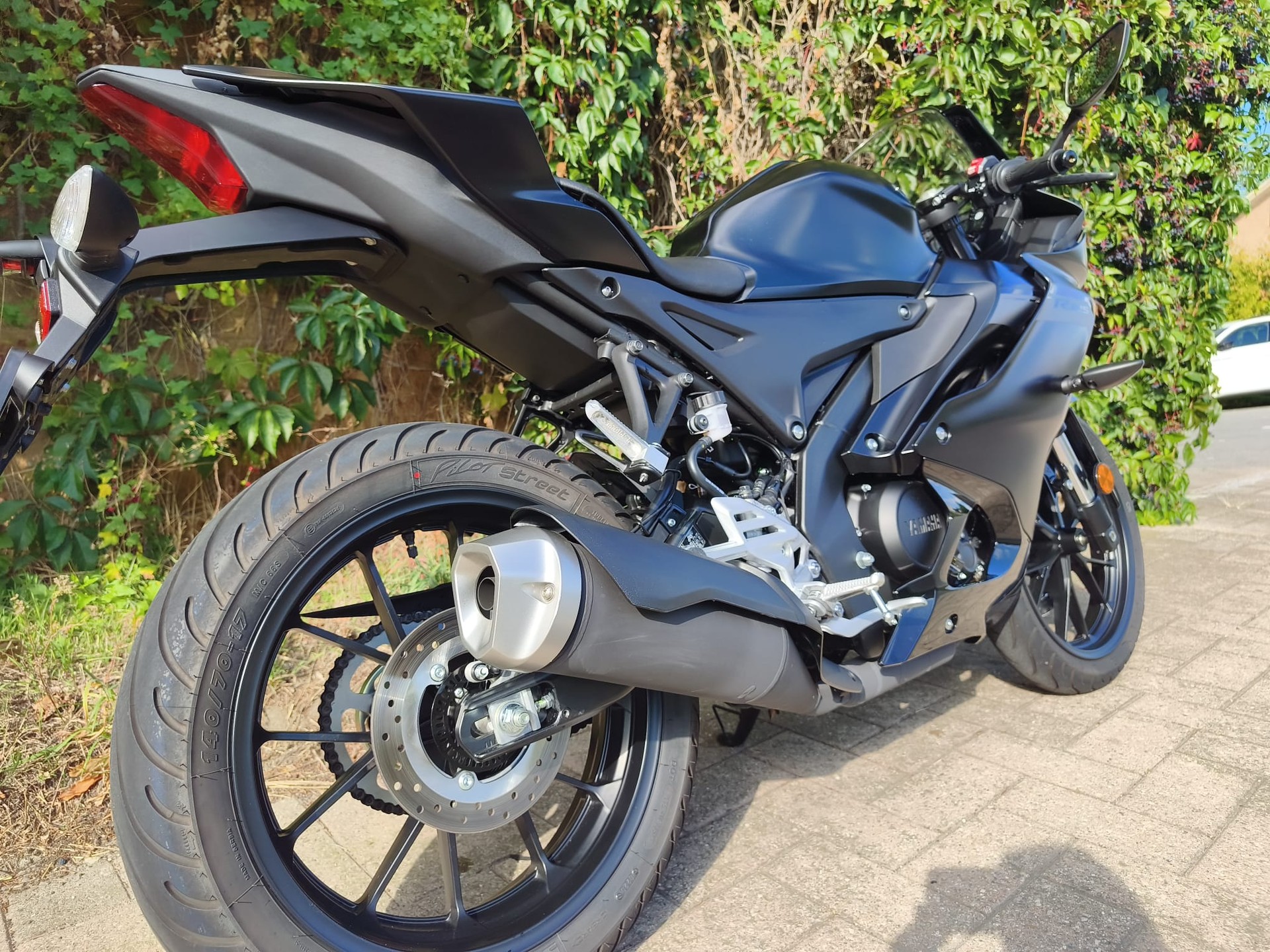 YAMAHA YZF-R 125 ABS-image-4