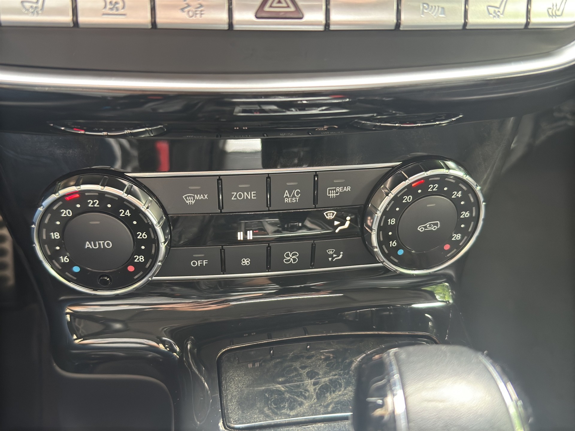 MERCEDES-BENZ G 500 (CH) Lang AHK / Sport Paket / Distronic Plus-image-22