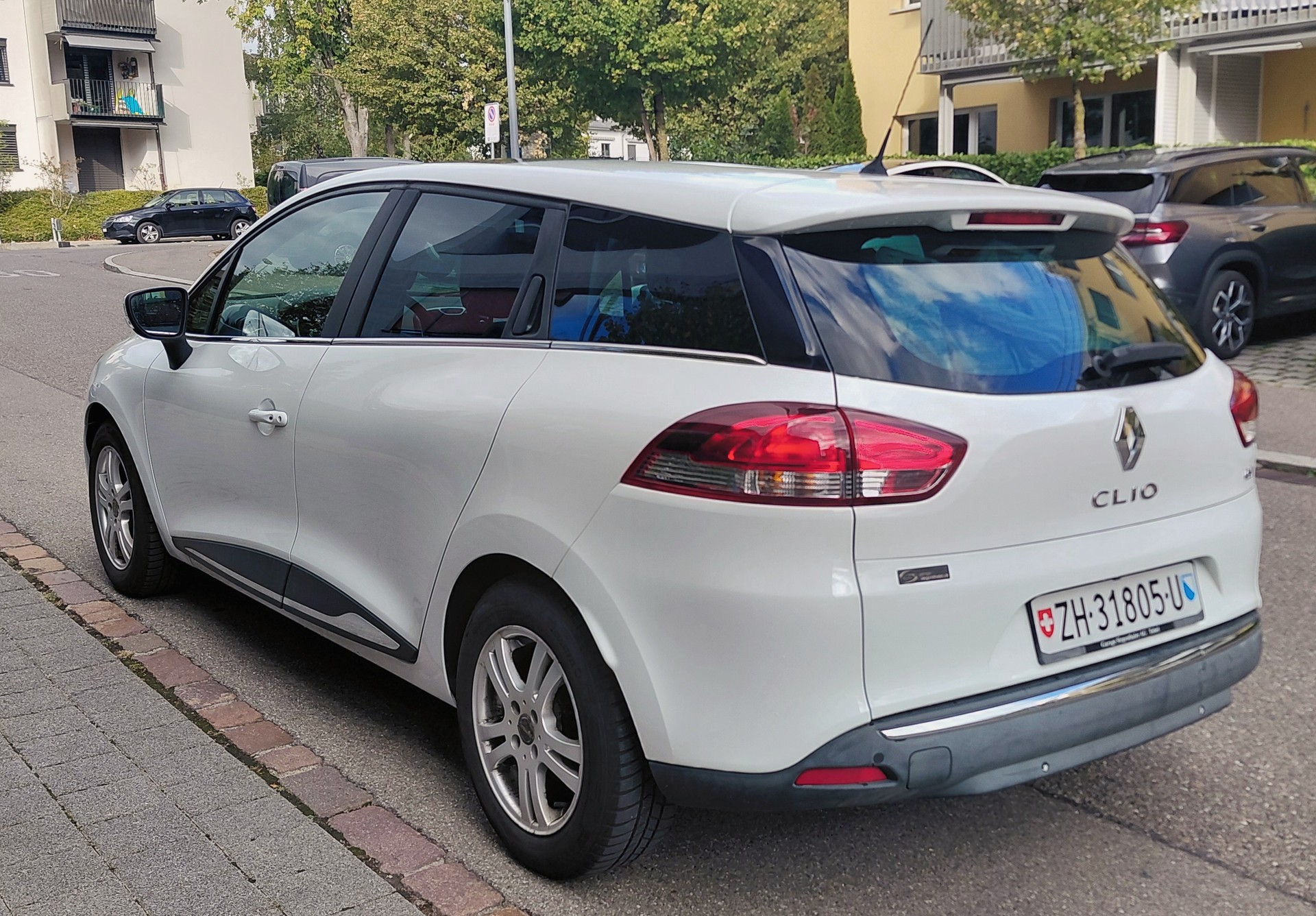RENAULT Clio Grandtour 1.5 dCi Swiss Edition-image-4