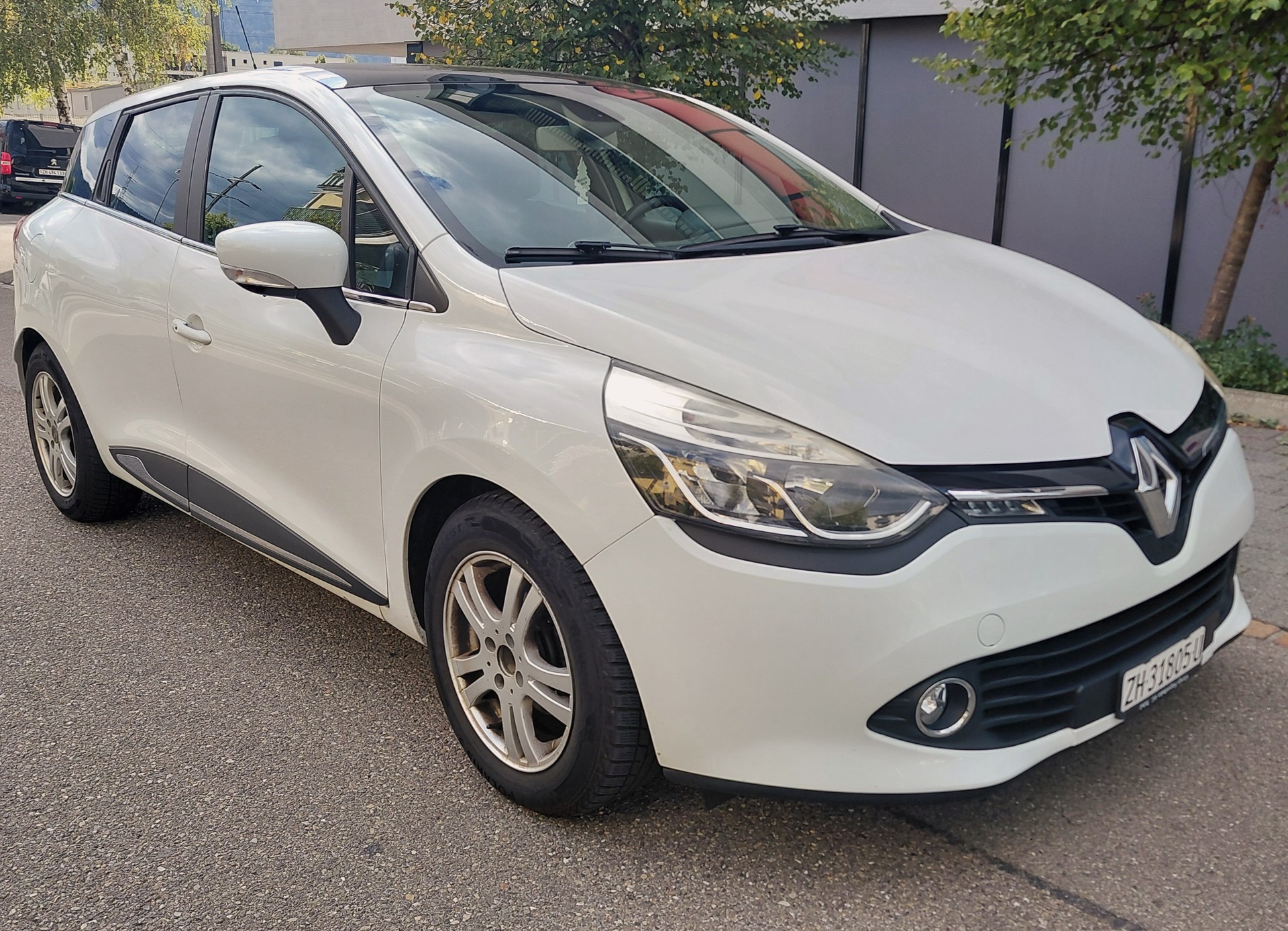 RENAULT Clio Grandtour 1.5 dCi Swiss Edition-image-2
