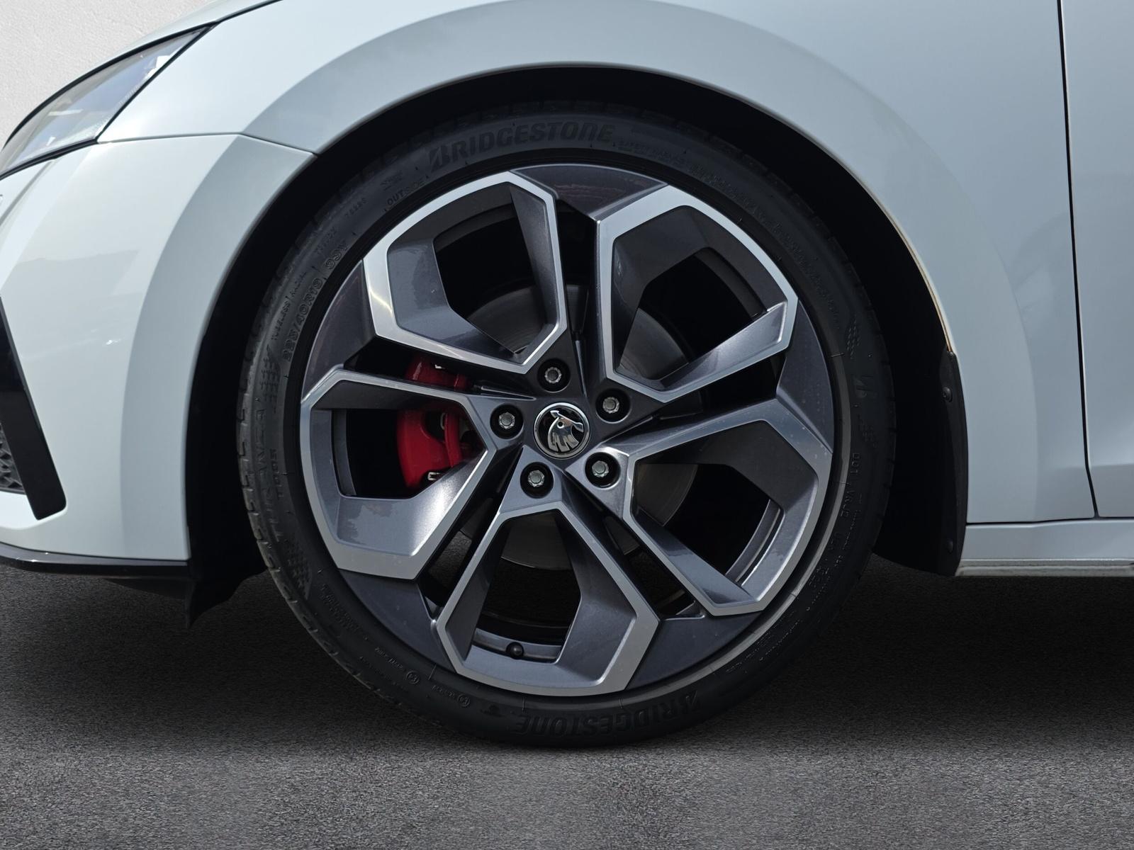 SKODA Octavia Combi 2.0 TDI RS 4x4 DSG (CH) 📍-image-9