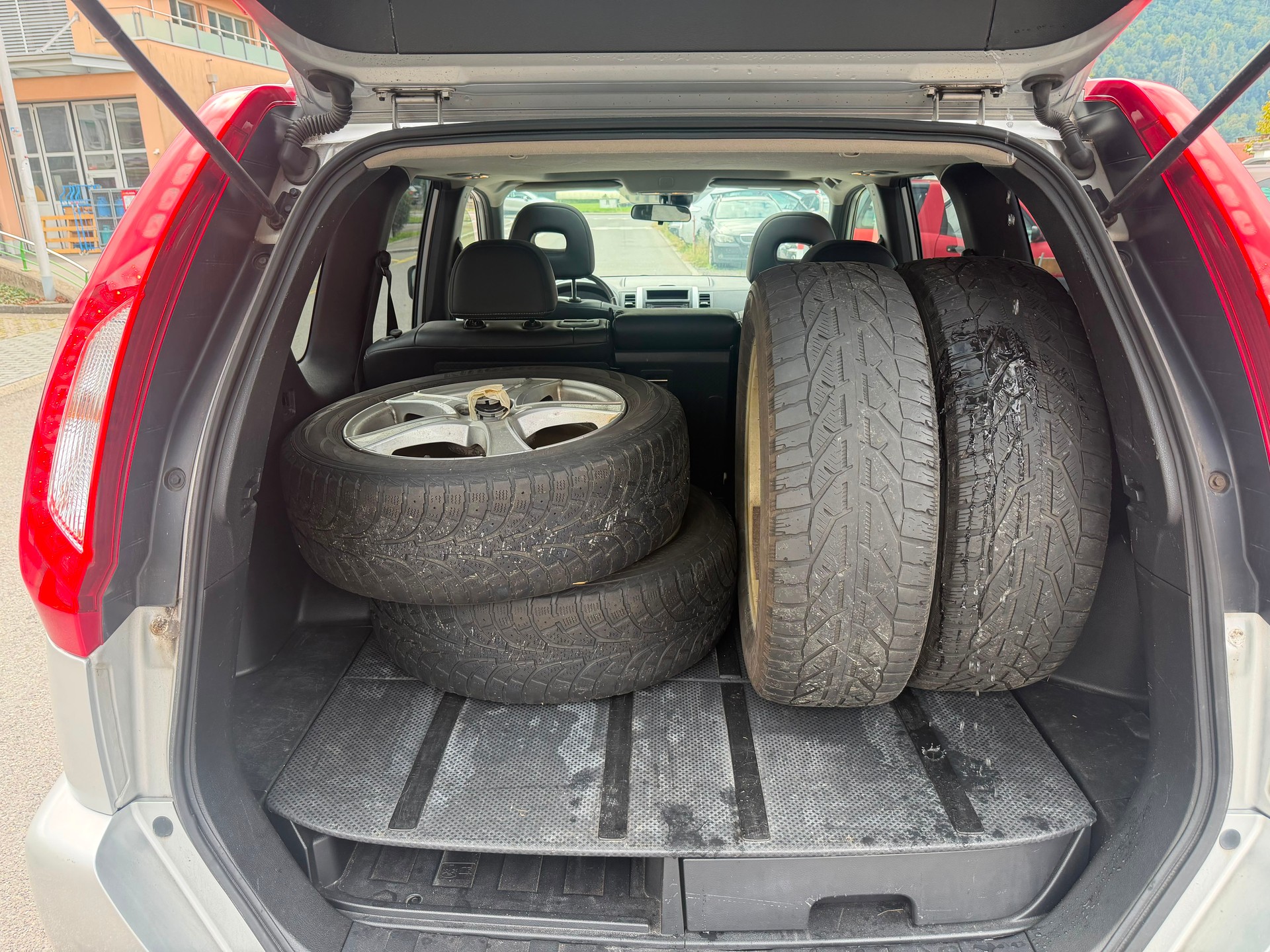 NISSAN X-Trail 2.0 dCi 16V LE Automatic-showroom-element-3