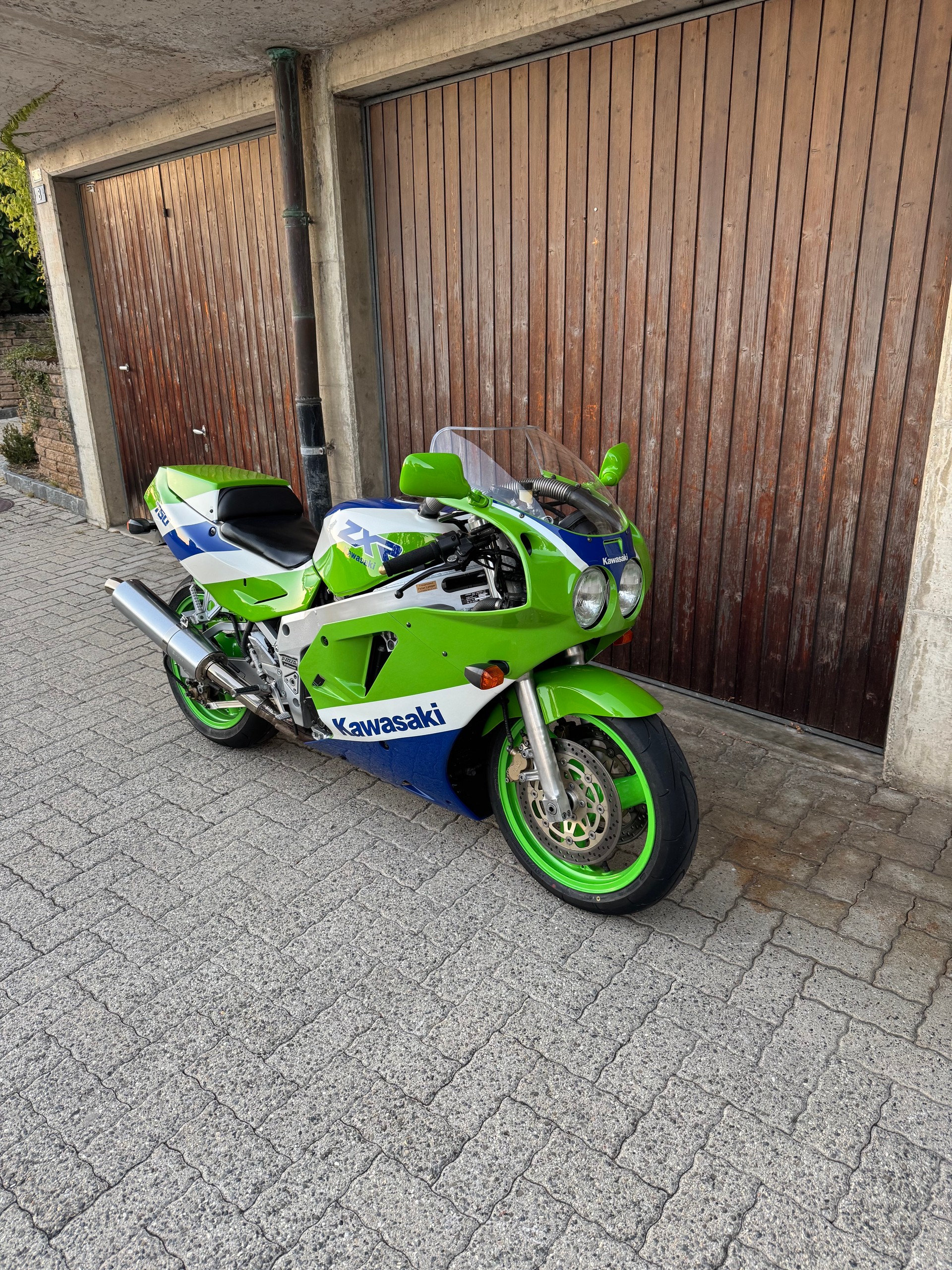 KAWASAKI ZXR-750-image-5