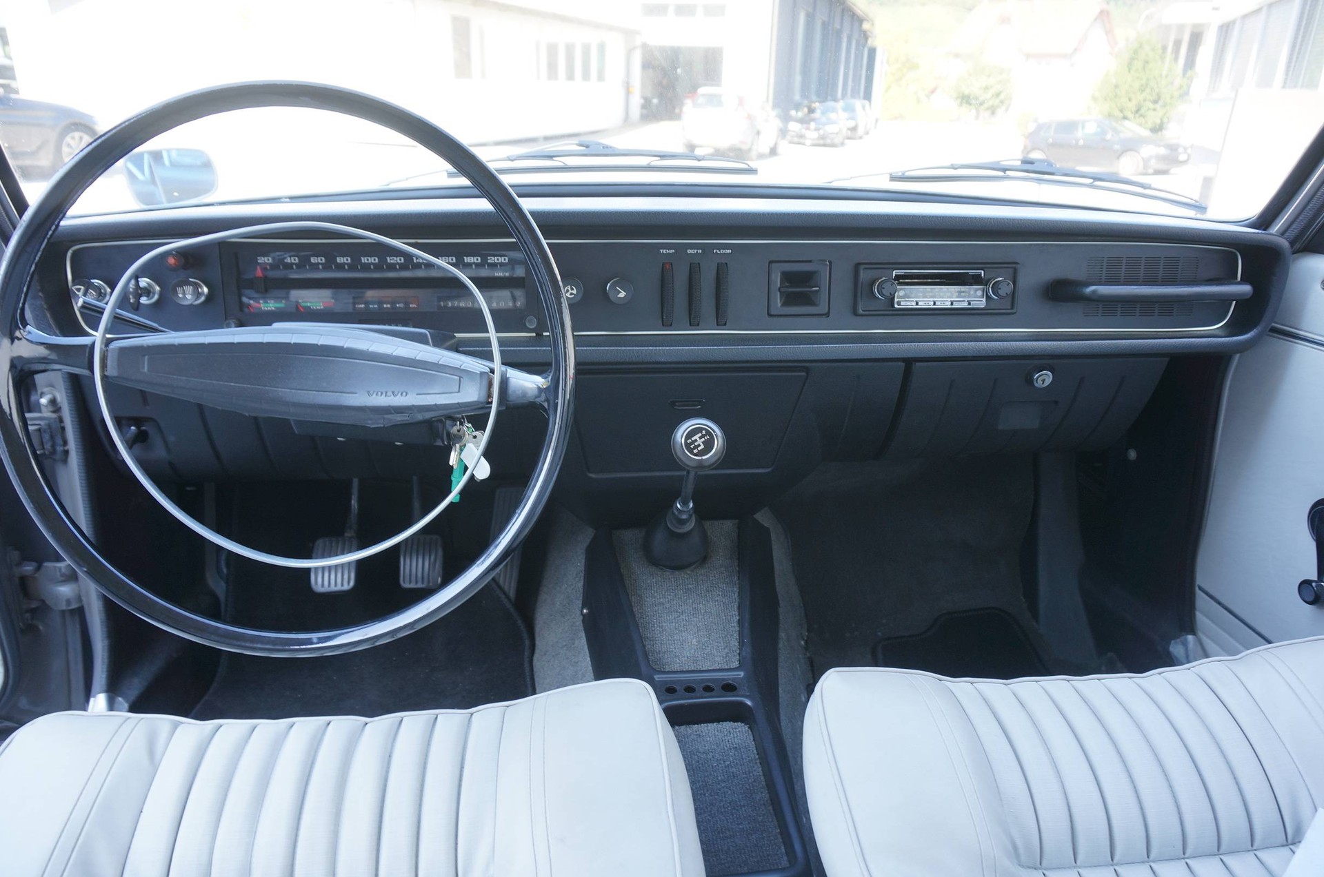 VOLVO 144-image-9