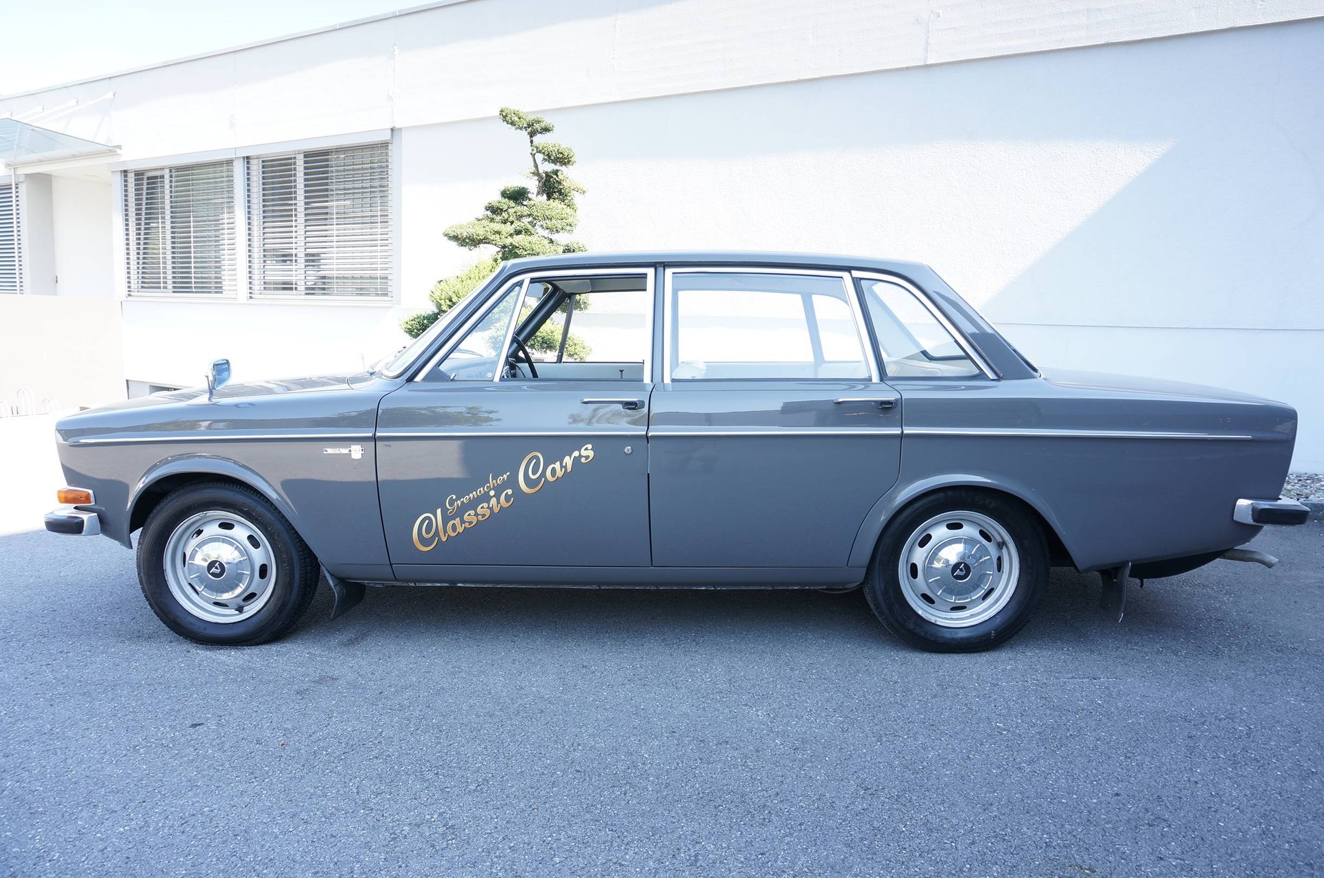 VOLVO 144-showroom-element-3