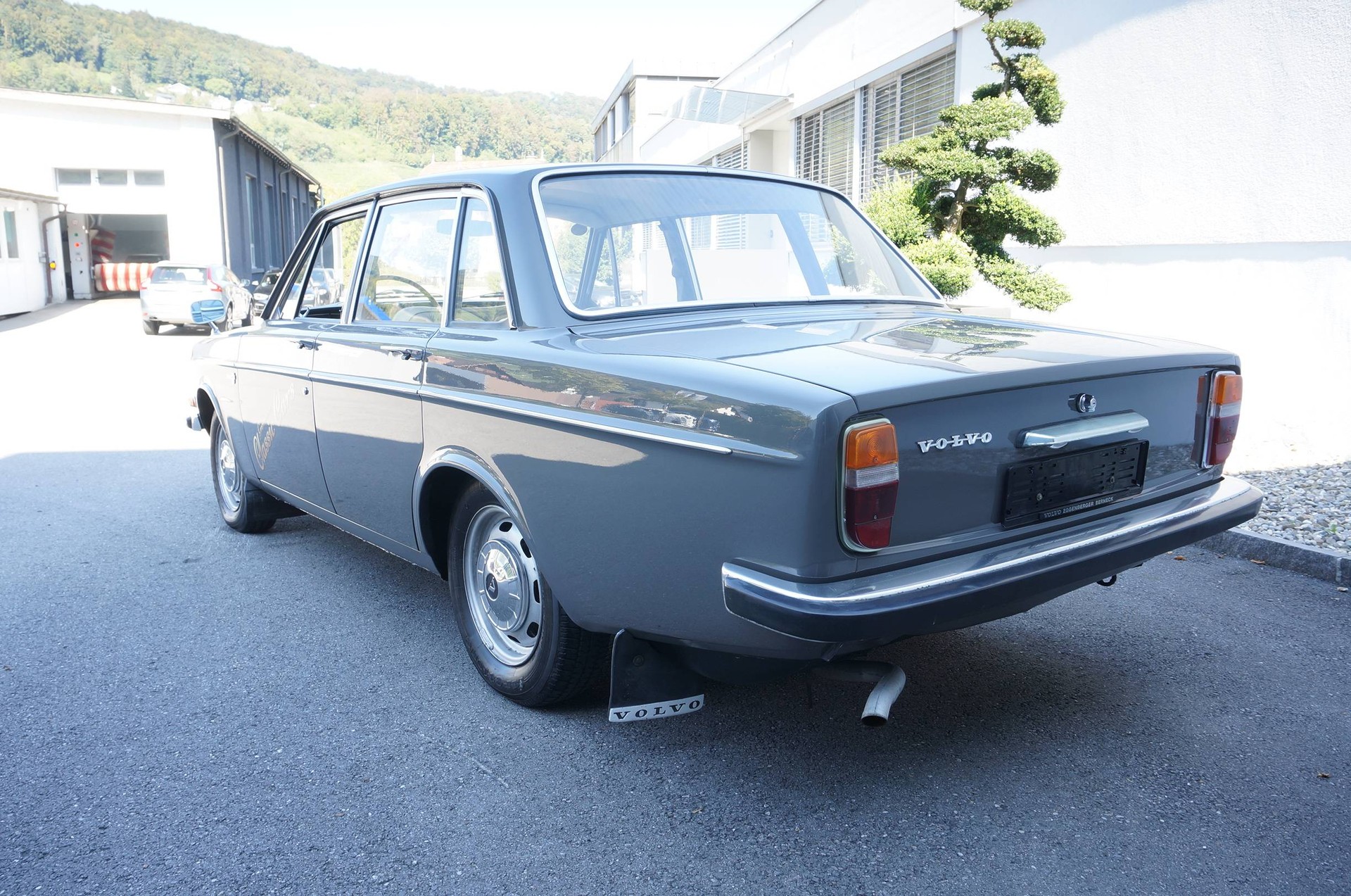 VOLVO 144-showroom-element-2
