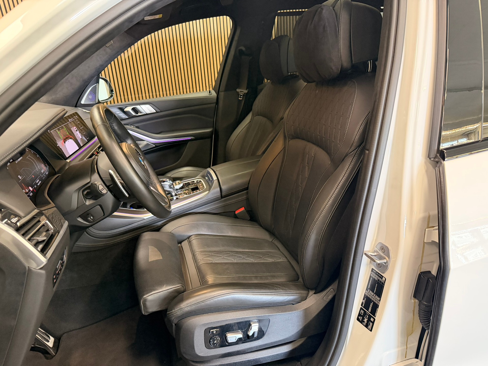 BMW X7 xDrive M50d Steptronic | CH-Fz. & 6 Sitzer-image-27
