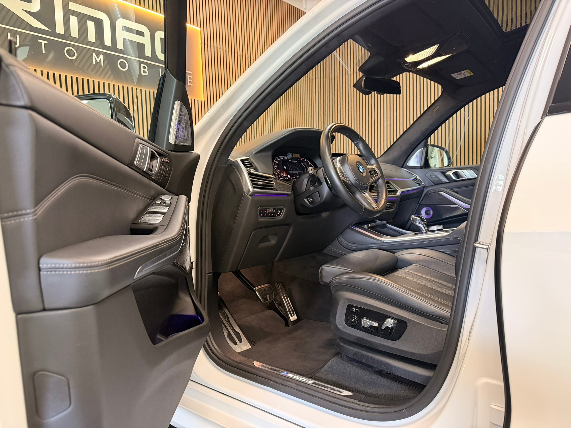 BMW X7 xDrive M50d Steptronic | CH-Fz. & 6 Sitzer-image-26