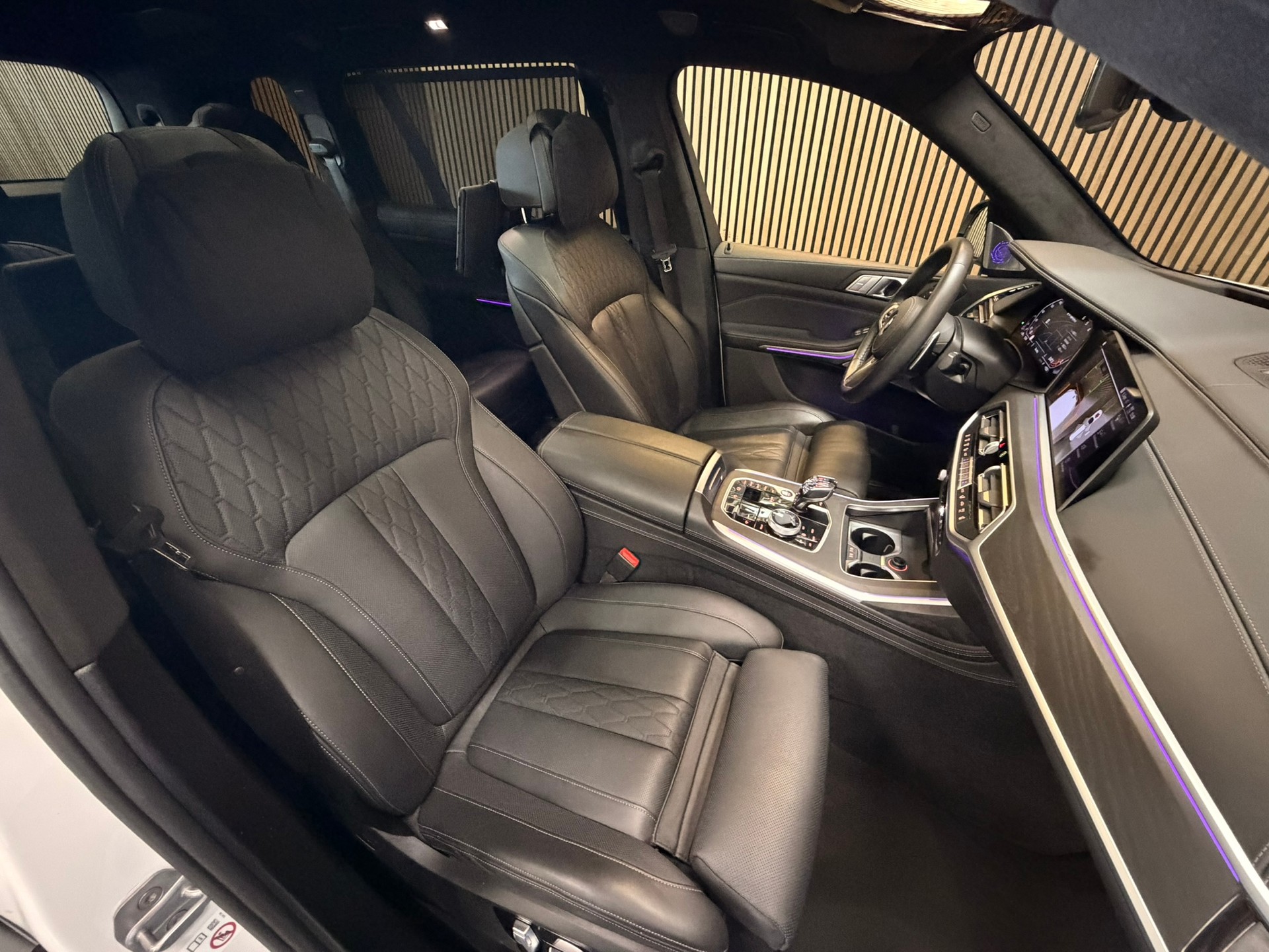 BMW X7 xDrive M50d Steptronic | CH-Fz. & 6 Sitzer-image-15