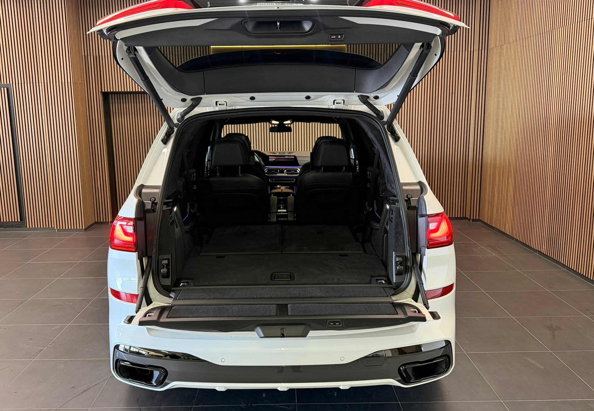 BMW X7 xDrive M50d Steptronic | CH-Fz. & 6 Sitzer-image-10