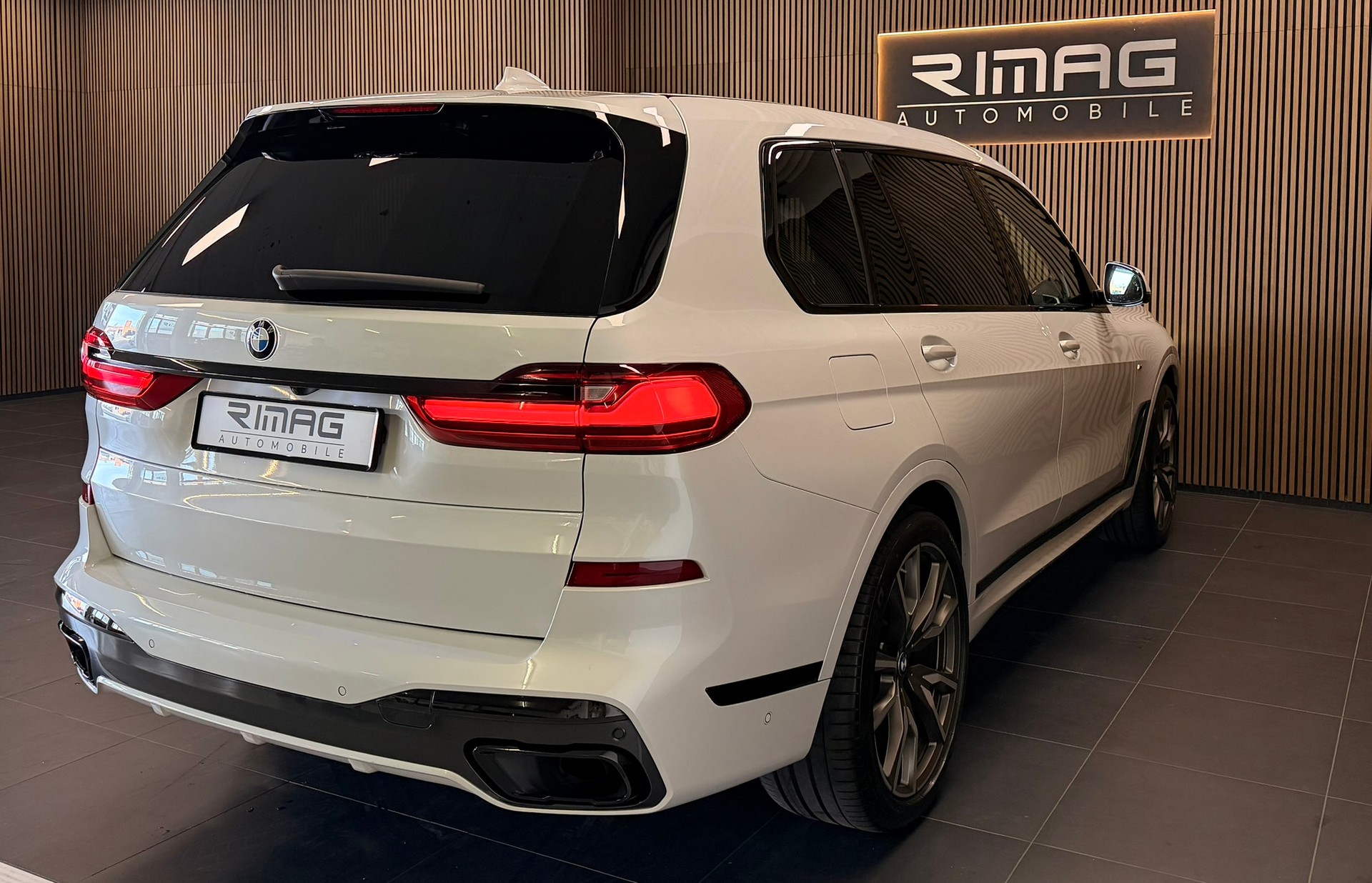 BMW X7 xDrive M50d Steptronic | CH-Fz. & 6 Sitzer-image-11