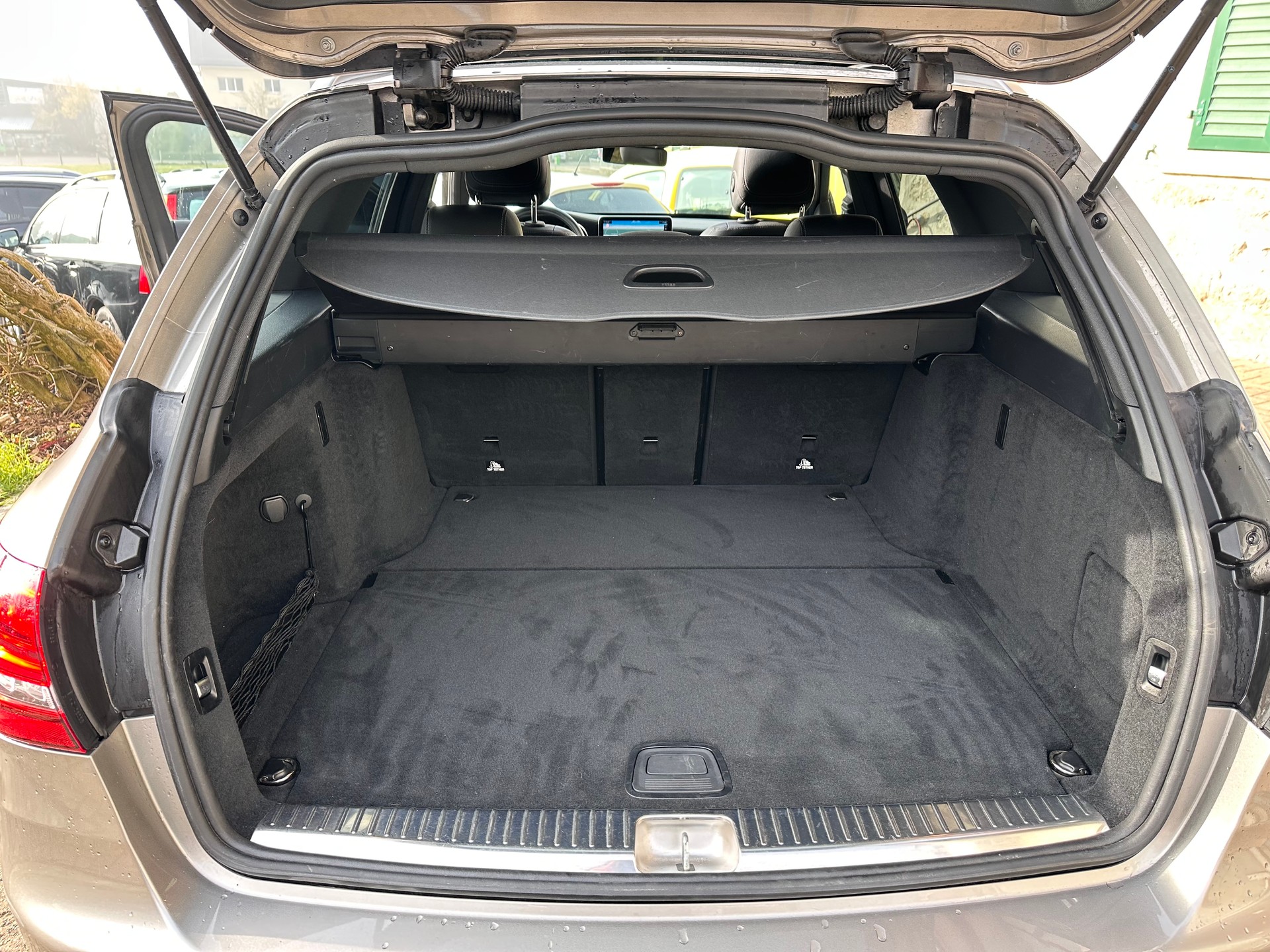 MERCEDES-BENZ C 300 AMG Line 4Matic 9G-Tronic-image-15