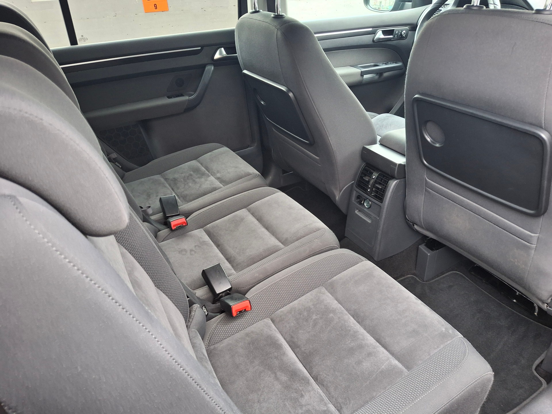 VW Touran 1.4 TSI Design DSG-image-24