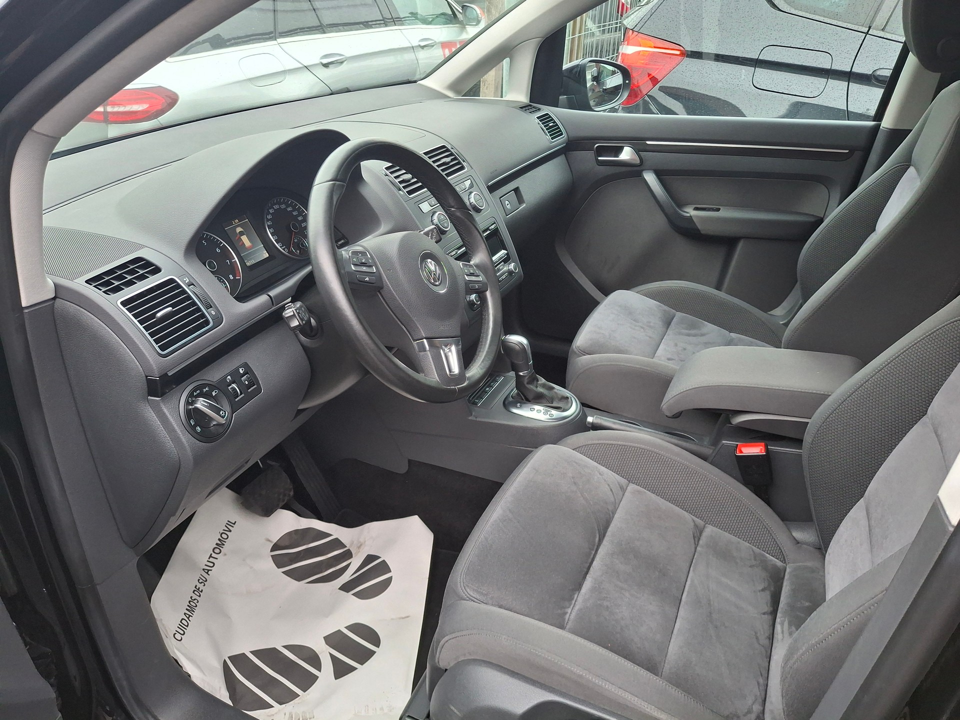 VW Touran 1.4 TSI Design DSG-image-12