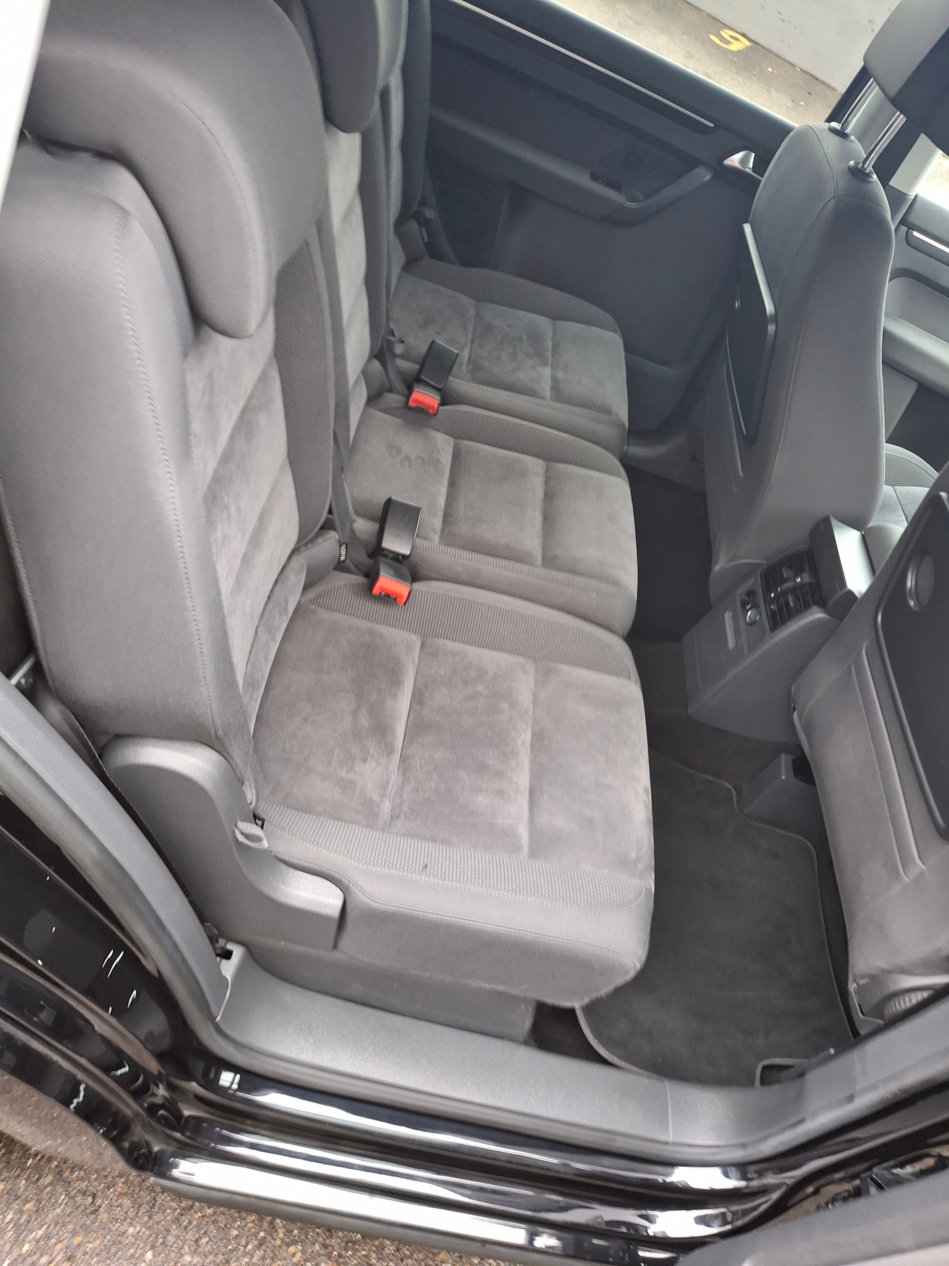 VW Touran 1.4 TSI Design DSG-image-26