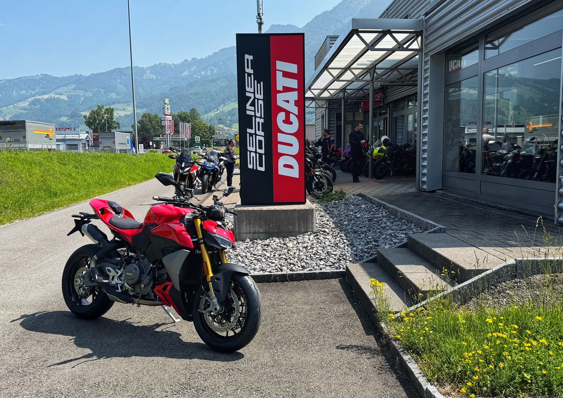 DUCATI Streetfighter V2 S