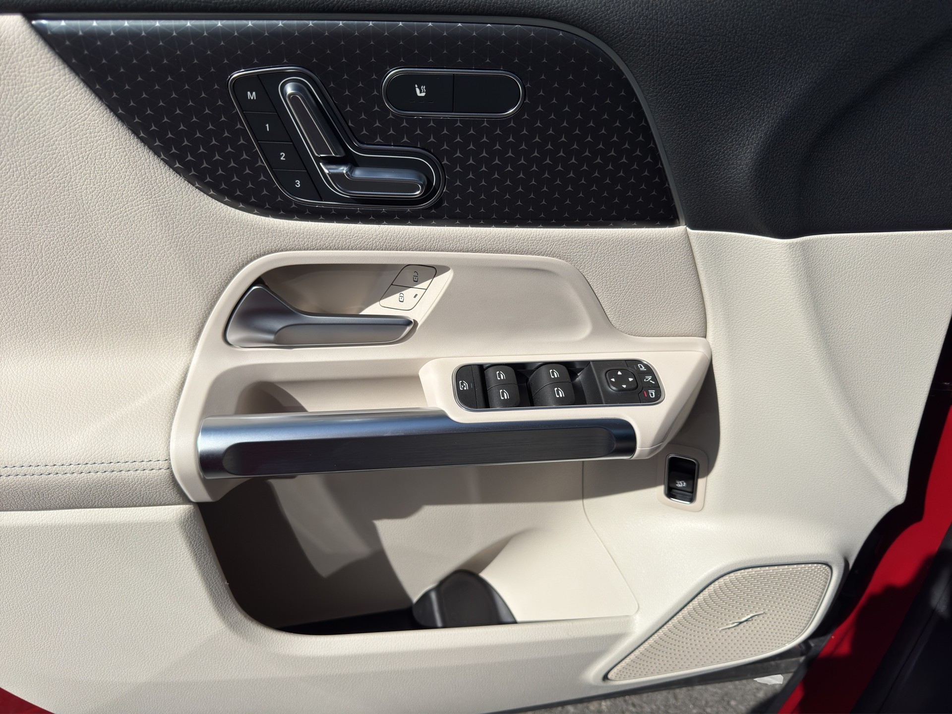 MERCEDES-BENZ EQB 350 66,5 kWh 4Matic Swiss Star-image-9