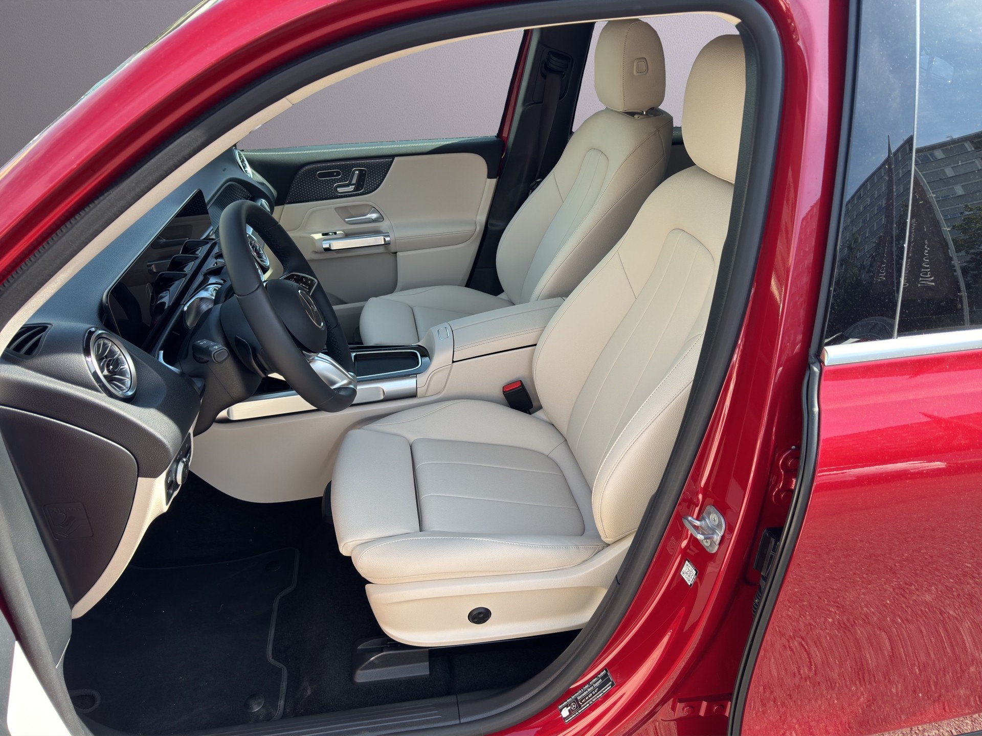 MERCEDES-BENZ EQB 350 66,5 kWh 4Matic Swiss Star-image-10