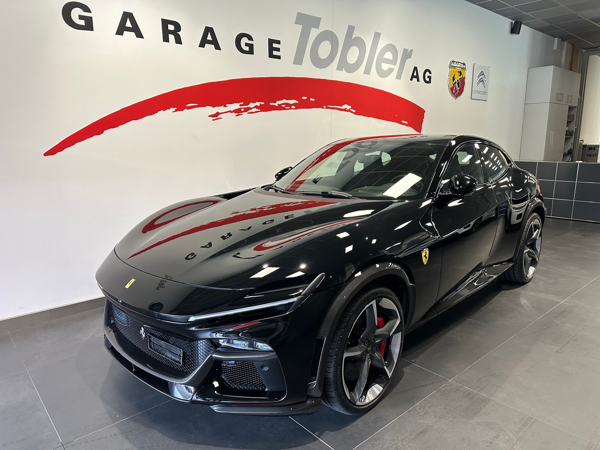 FERRARI PUROSANGUE-showroom-element-3