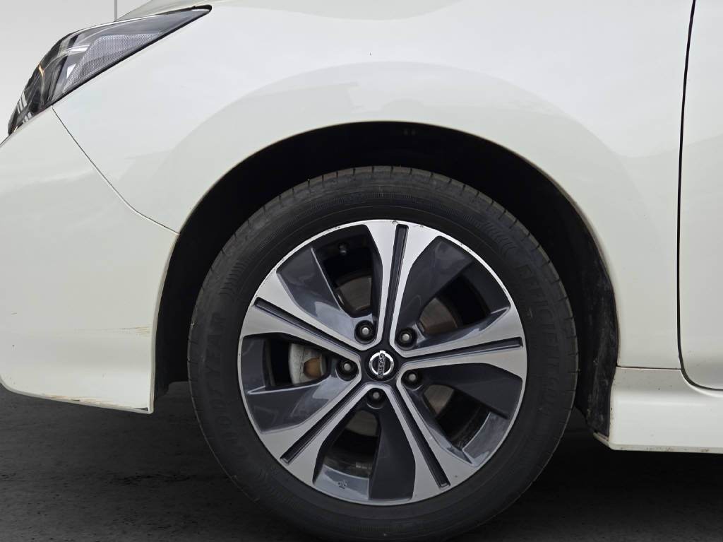 NISSAN Leaf Tekna-image-13