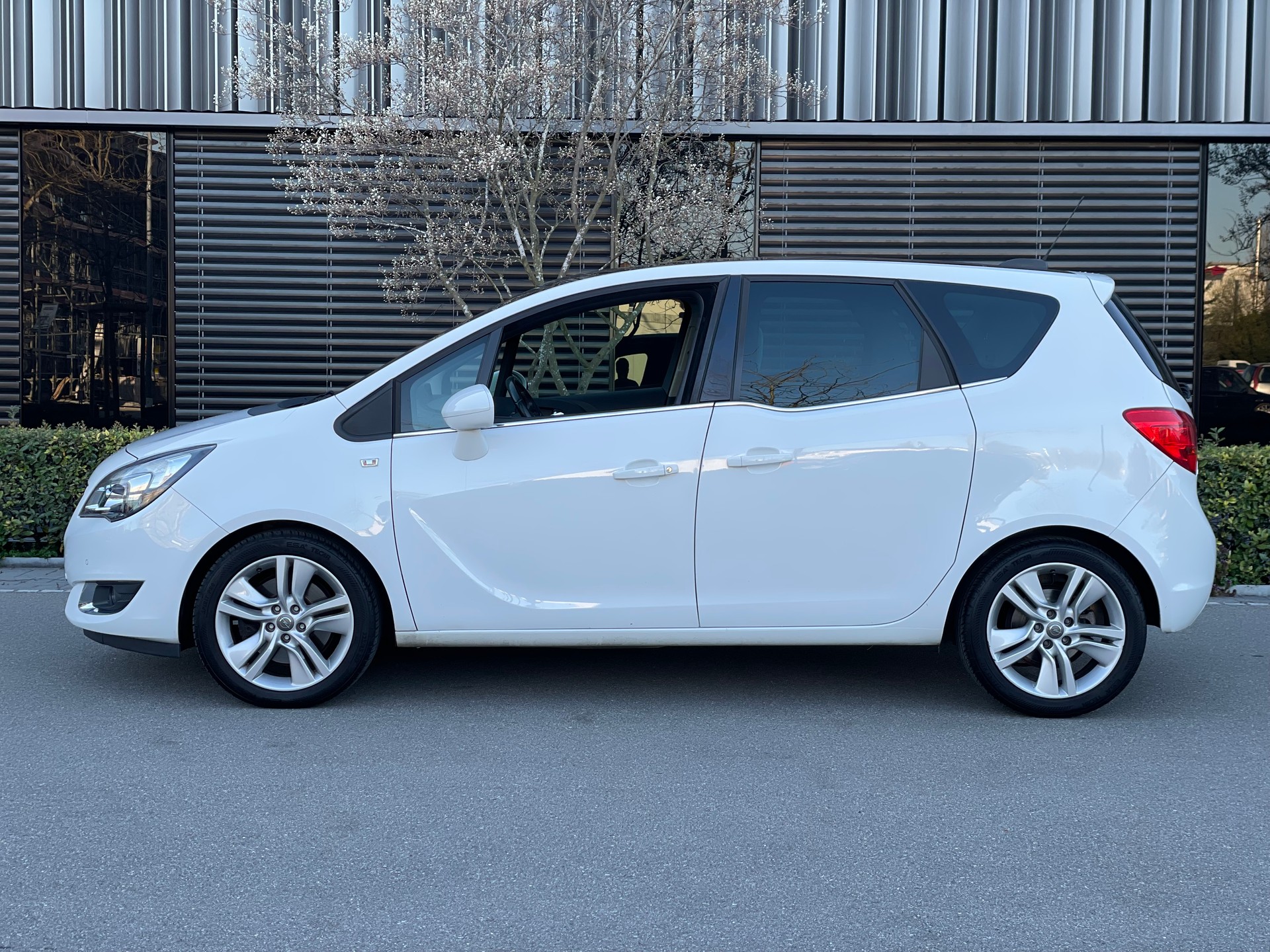 OPEL Meriva 1.4 Turbo Cosmo-image-2