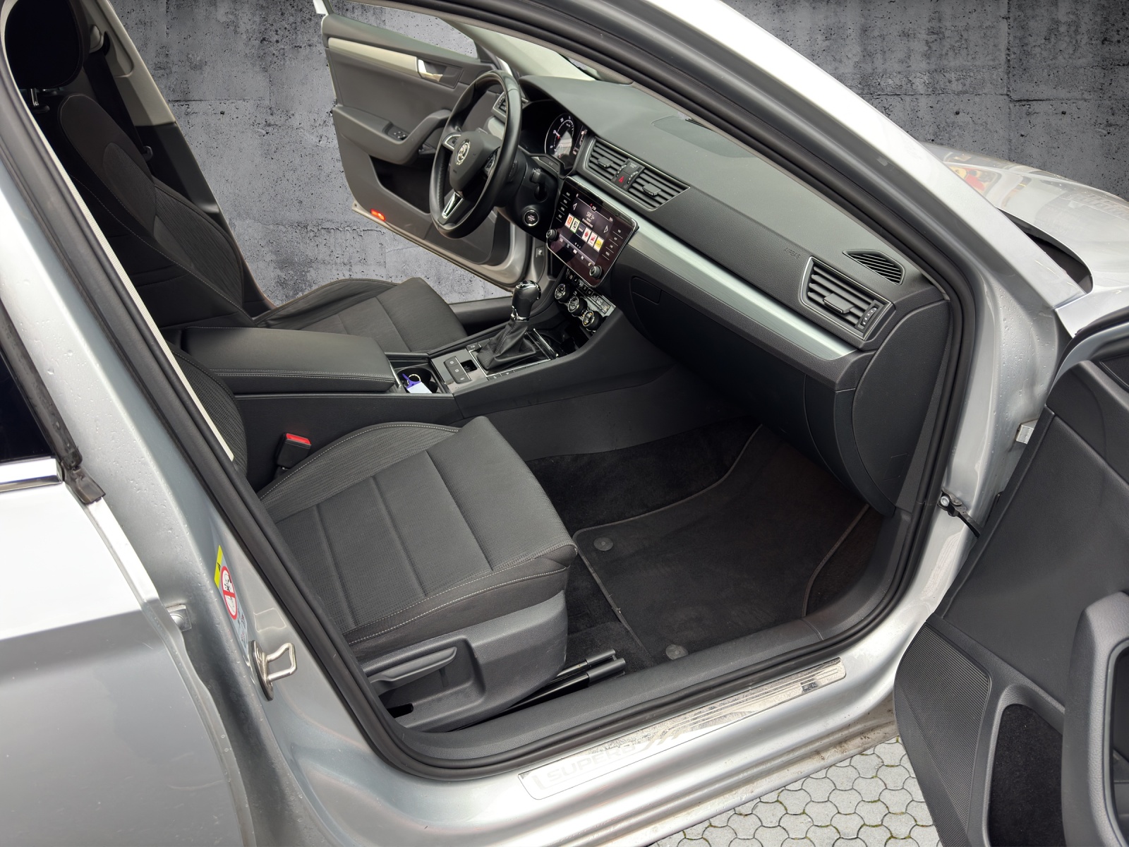SKODA Superb Combi 2.0 TDi Ambition 4x4 DSG-image-13