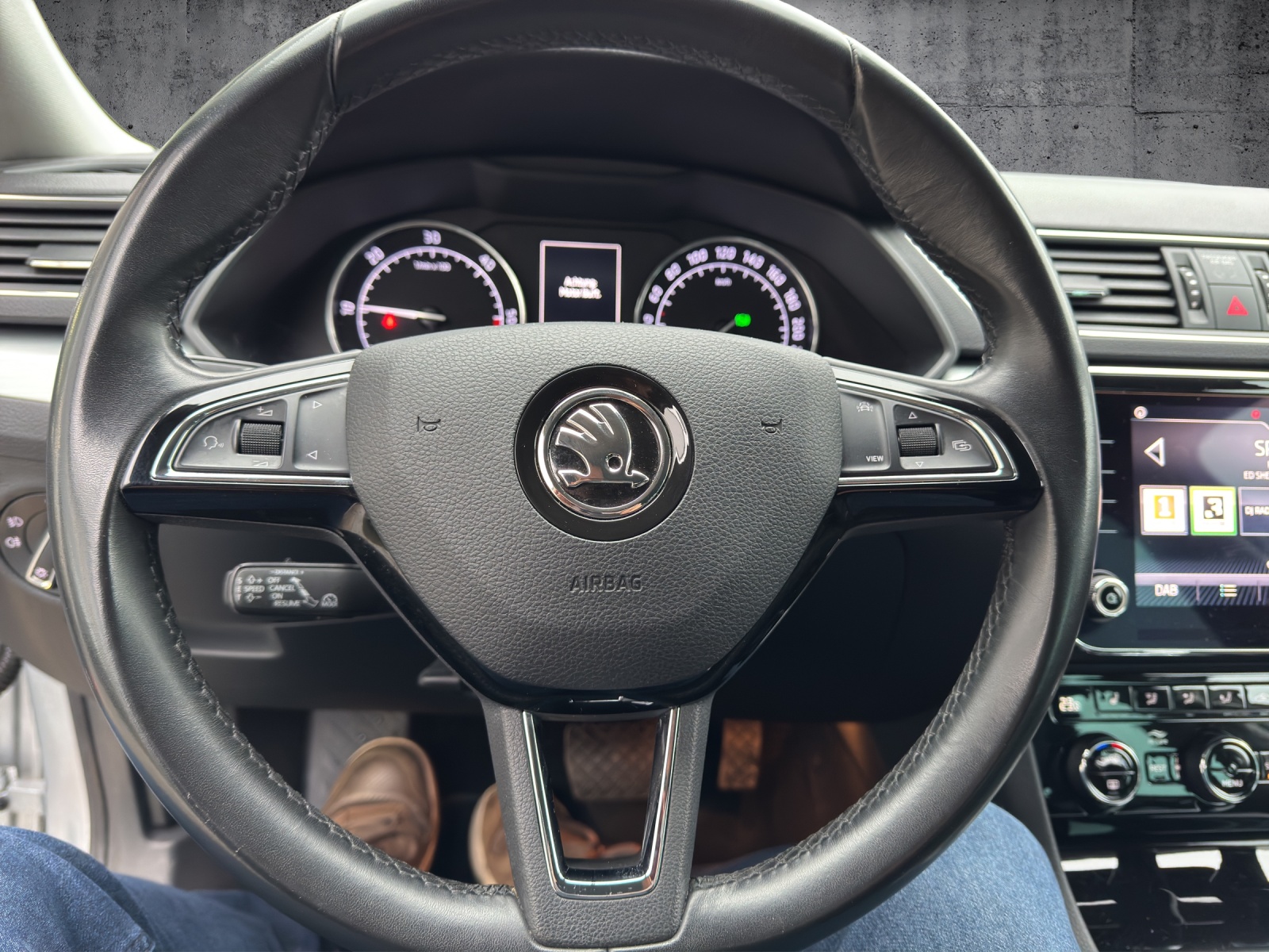 SKODA Superb Combi 2.0 TDi Ambition 4x4 DSG-image-9