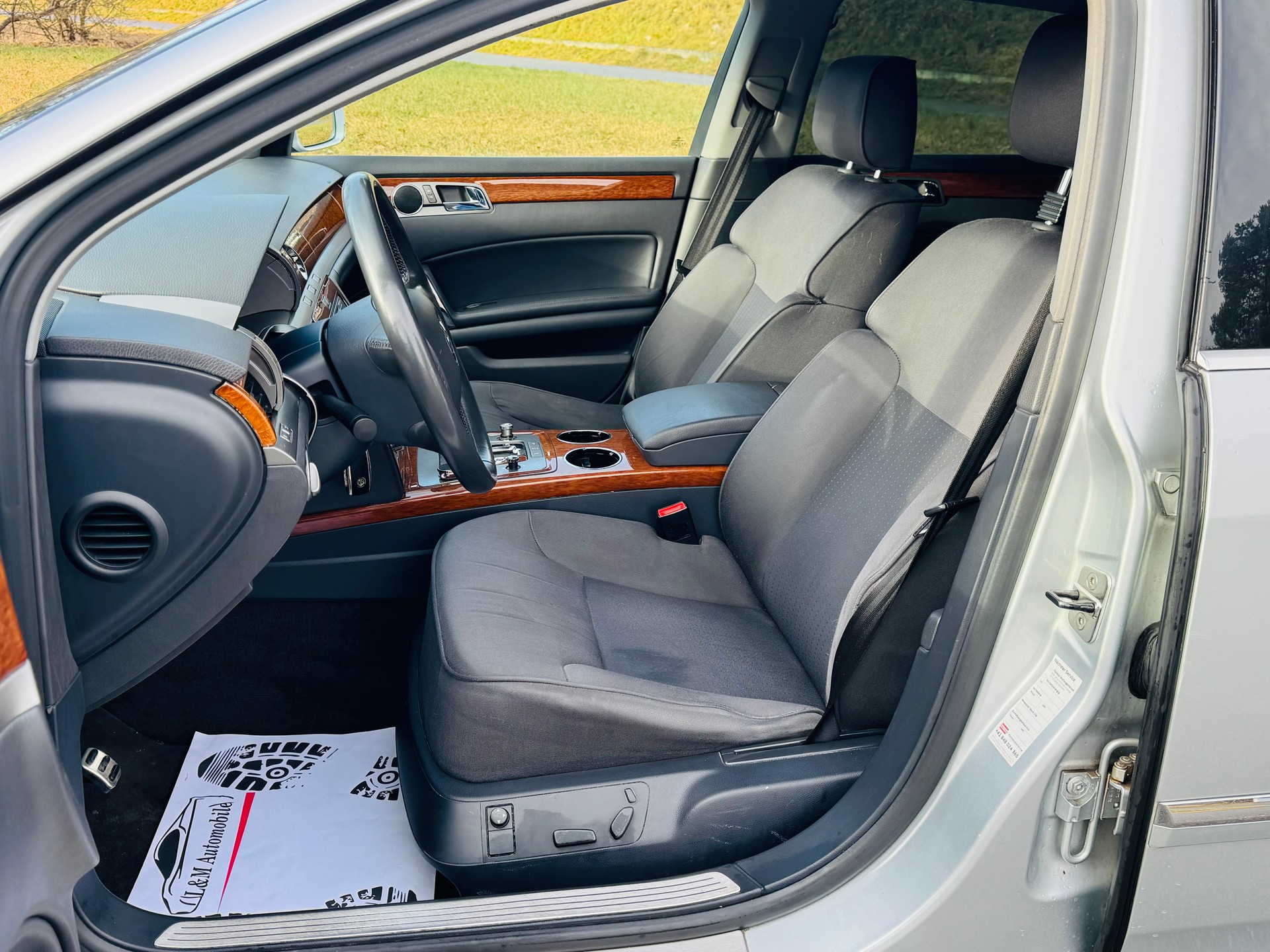 VW Phaeton 3.0 TDi V6 4Motion Tiptronic-image-9