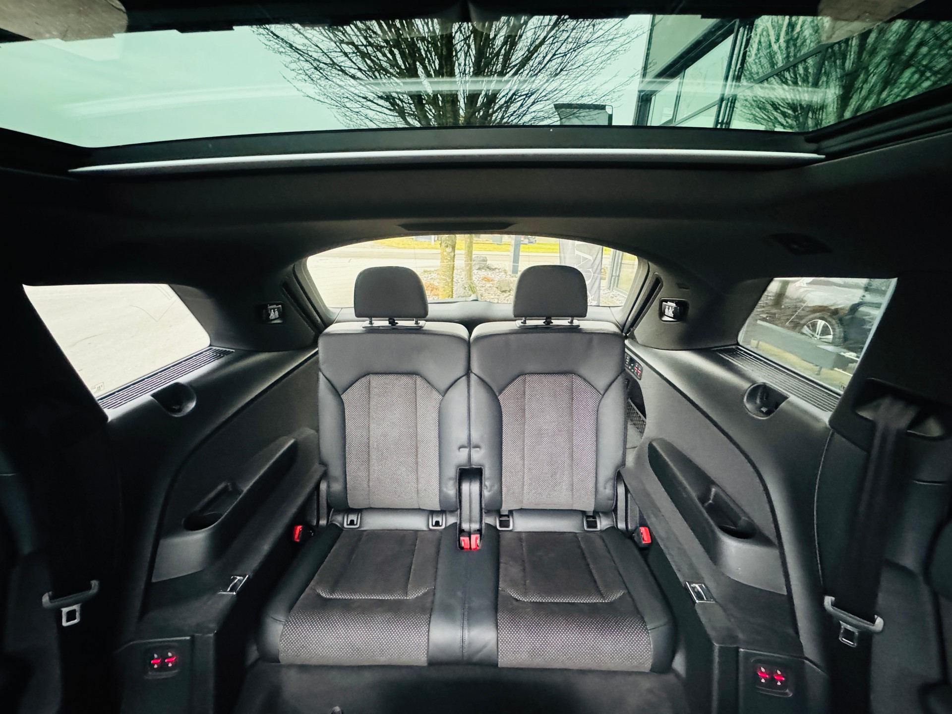 AUDI Q7 3.0 TDI ultra quattro tiptronic S-Line / 7-Sitze / CH-Fahrzeug-image-8