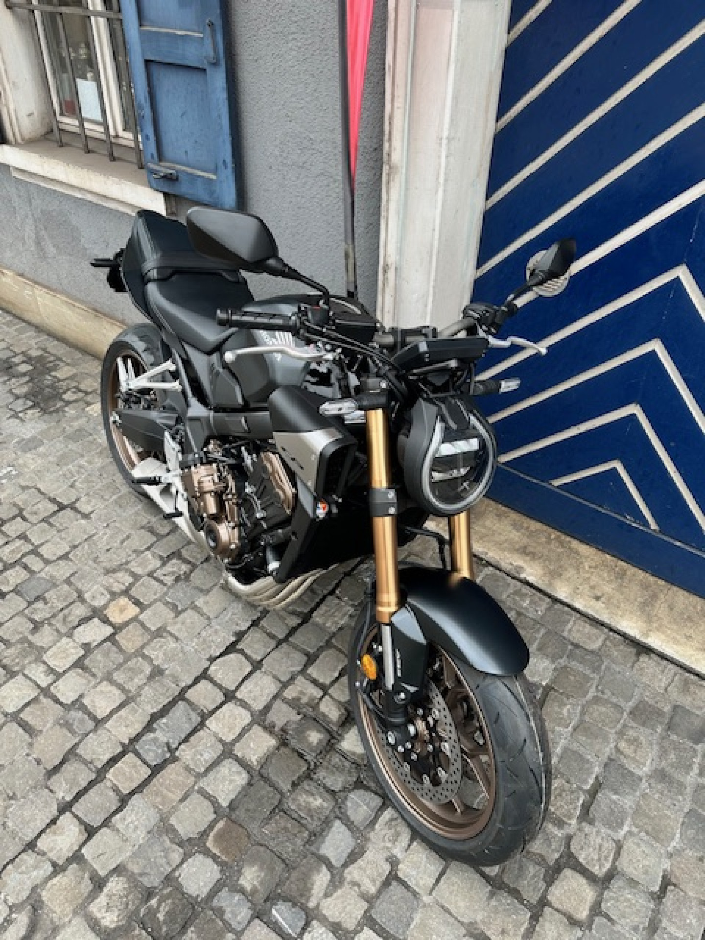 HONDA CB 650 R E-Clutch Inkl. Heckumbau und Racing Fussraster-image-8