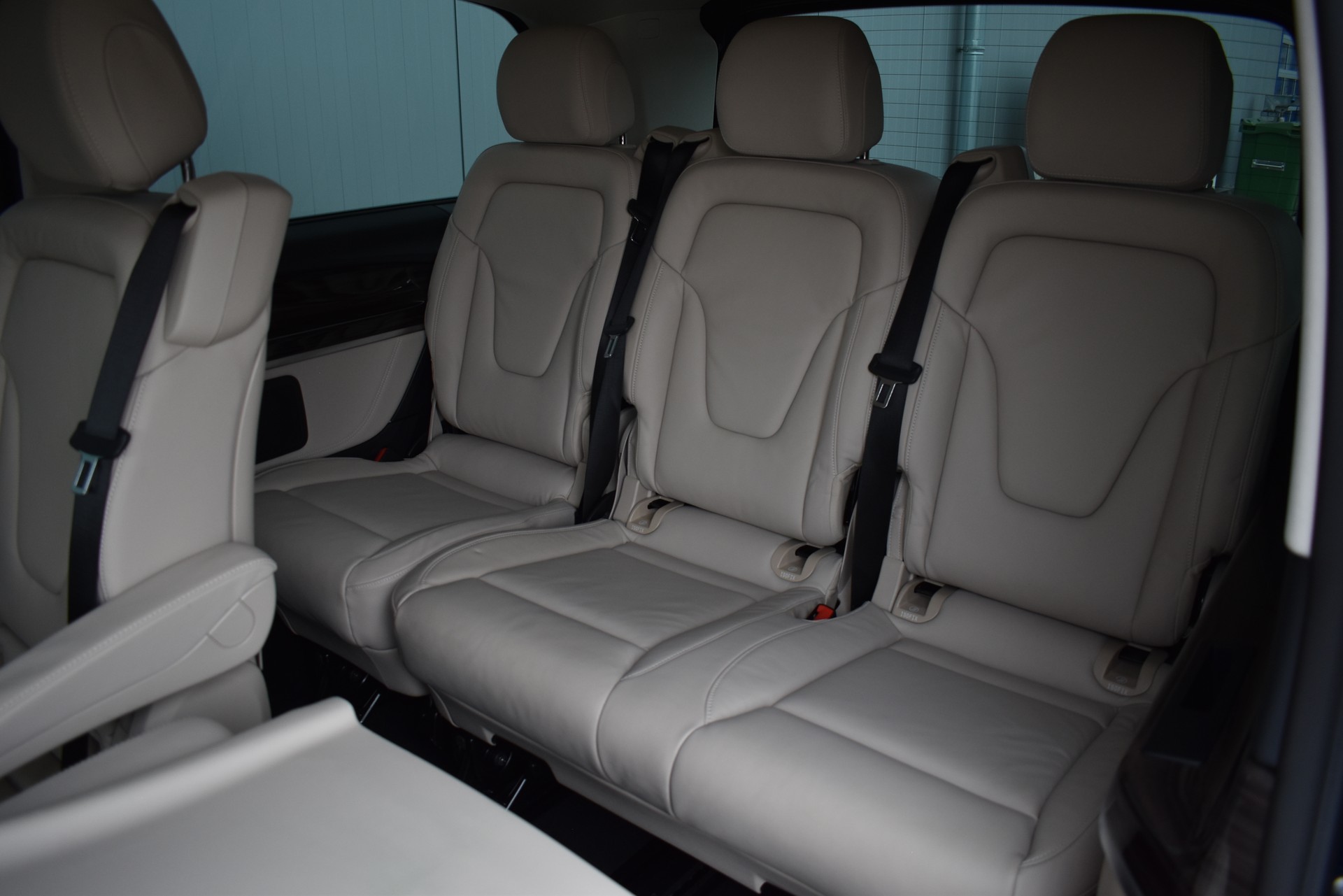 MERCEDES-BENZ V 300 d lang Avantgarde 4Matic Luftfahrwerk-image-15