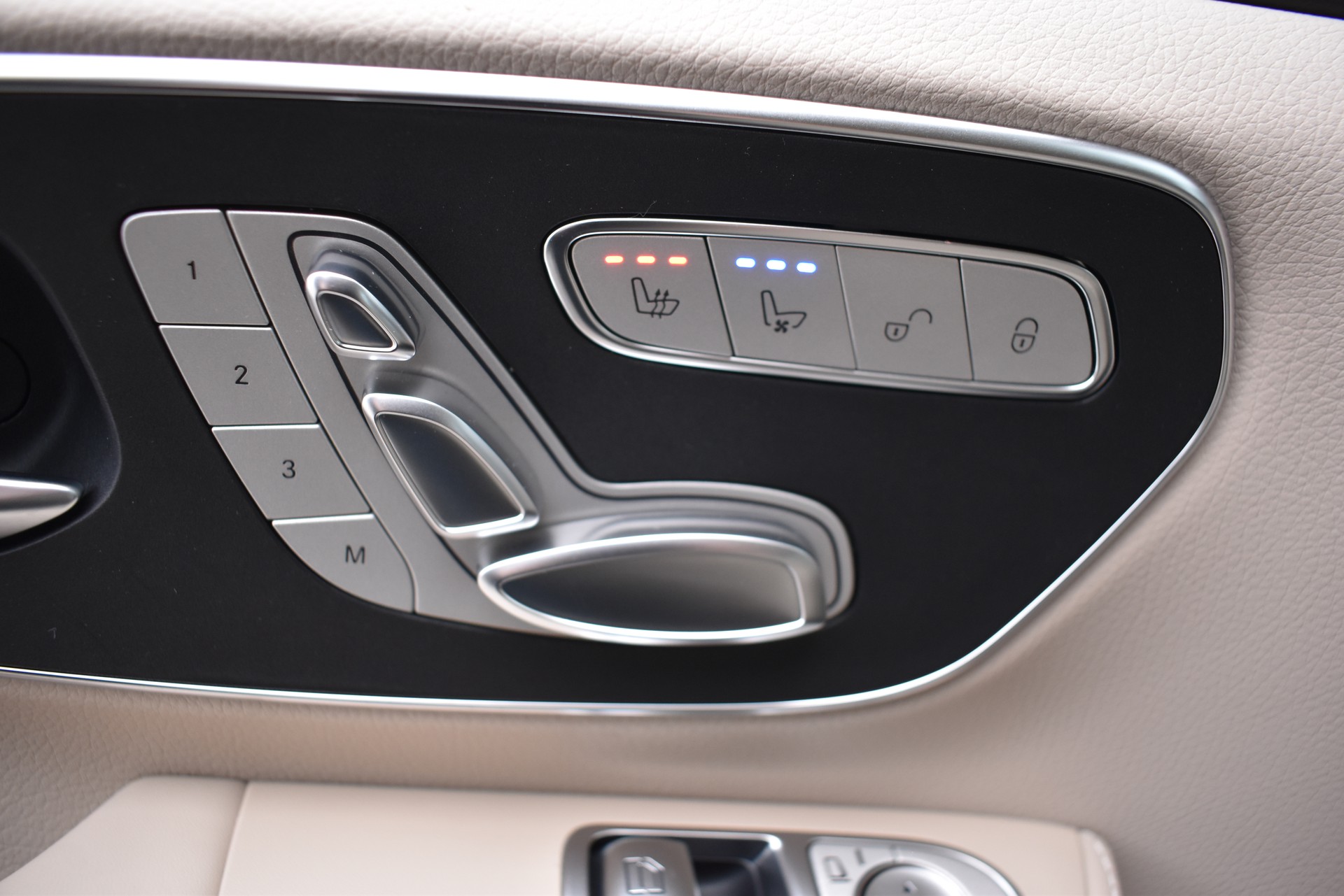 MERCEDES-BENZ V 300 d lang Avantgarde 4Matic Luftfahrwerk-image-12