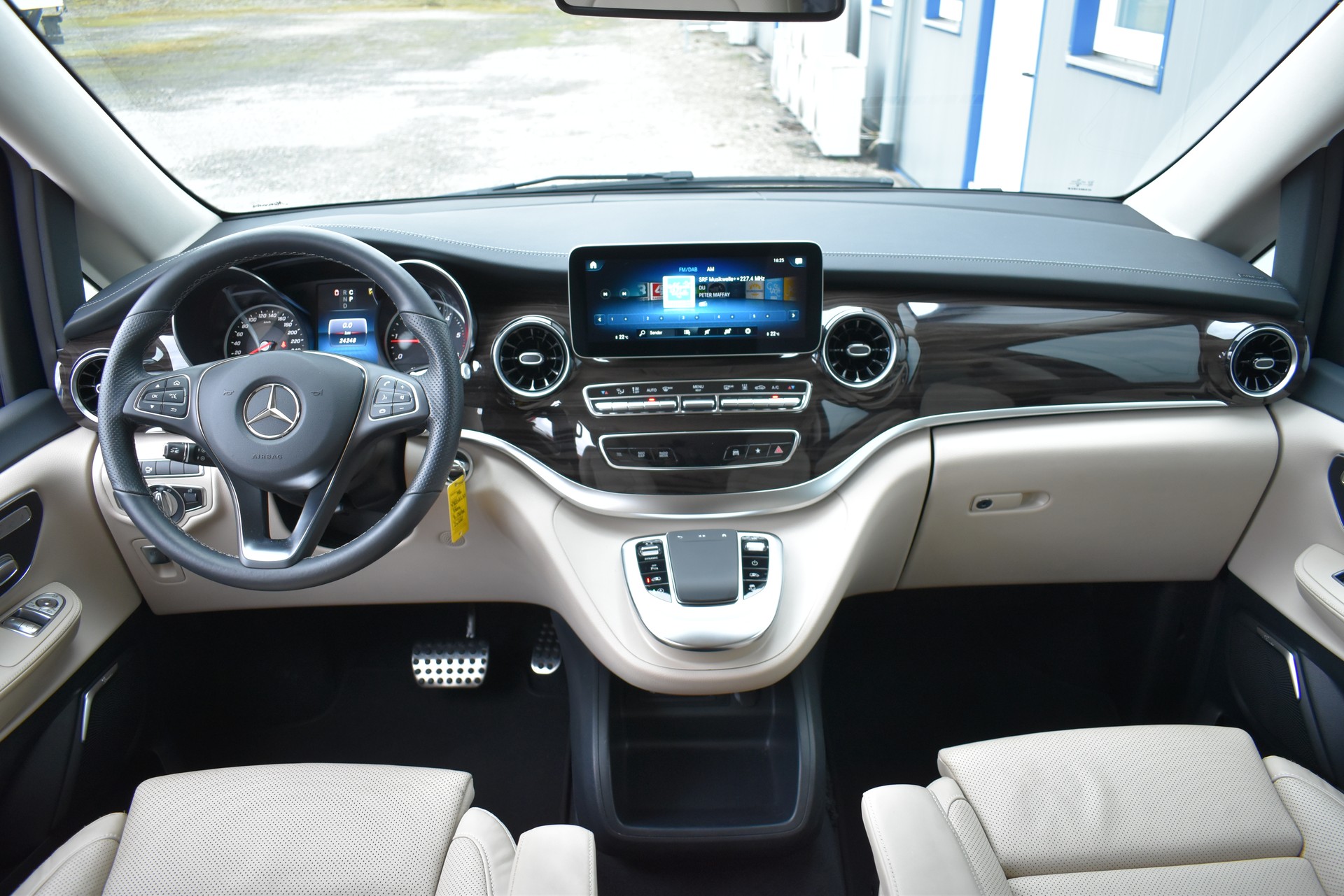 MERCEDES-BENZ V 300 d lang Avantgarde 4Matic Luftfahrwerk-image-9
