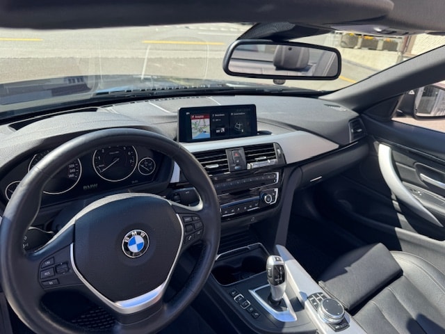 BMW 430i xDrive Cabrio-image-12