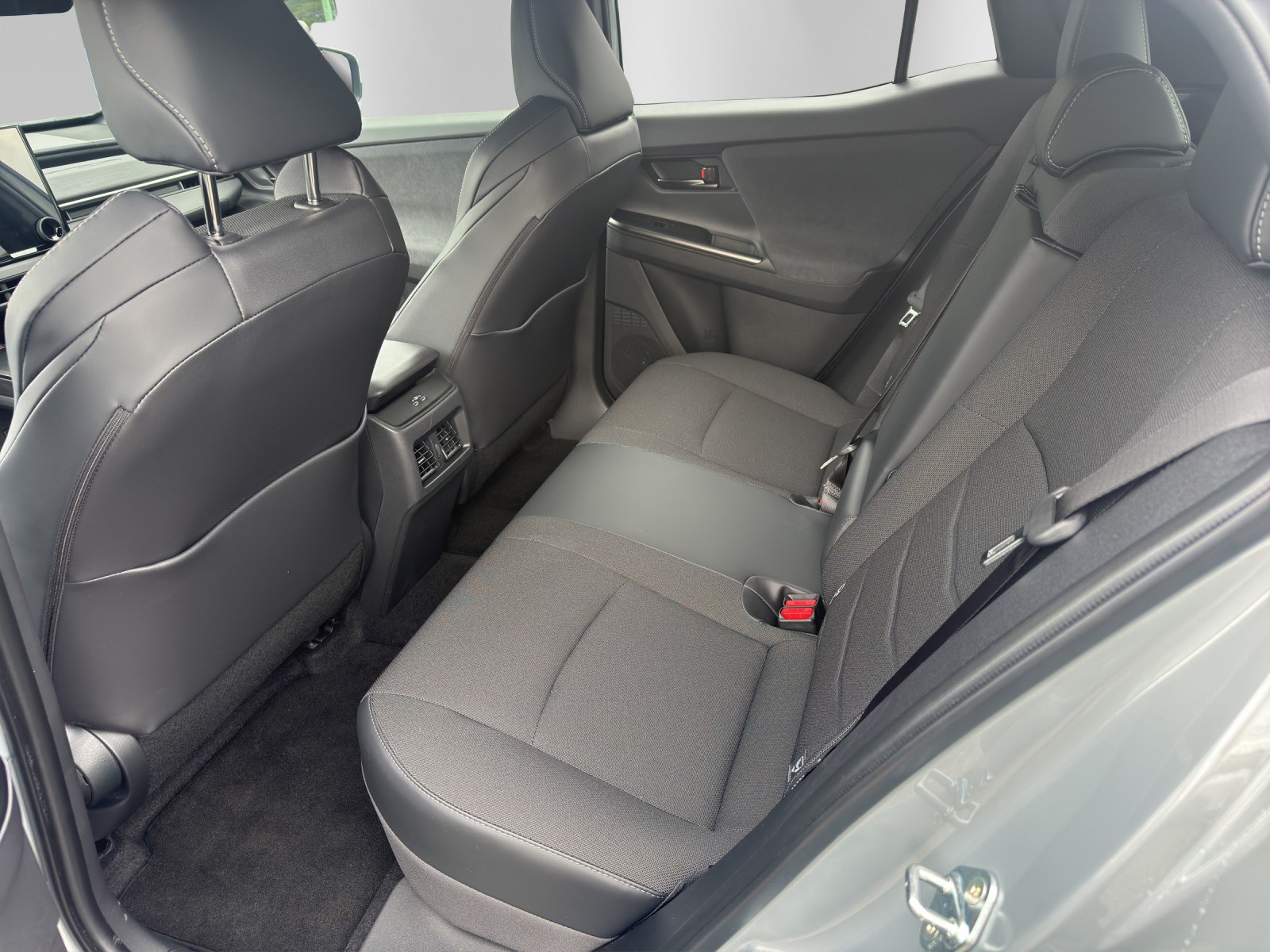 TOYOTA C-HR+ 77 kWh Style AWD-image-10