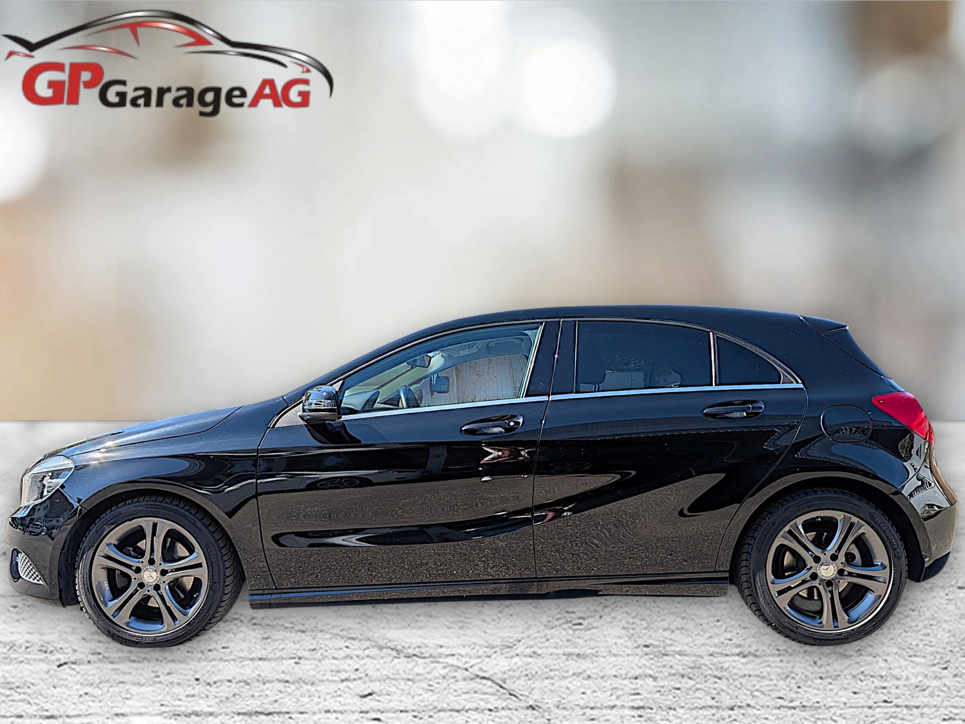 MERCEDES-BENZ A 200 Urban 7G-DCT-showroom-element-1