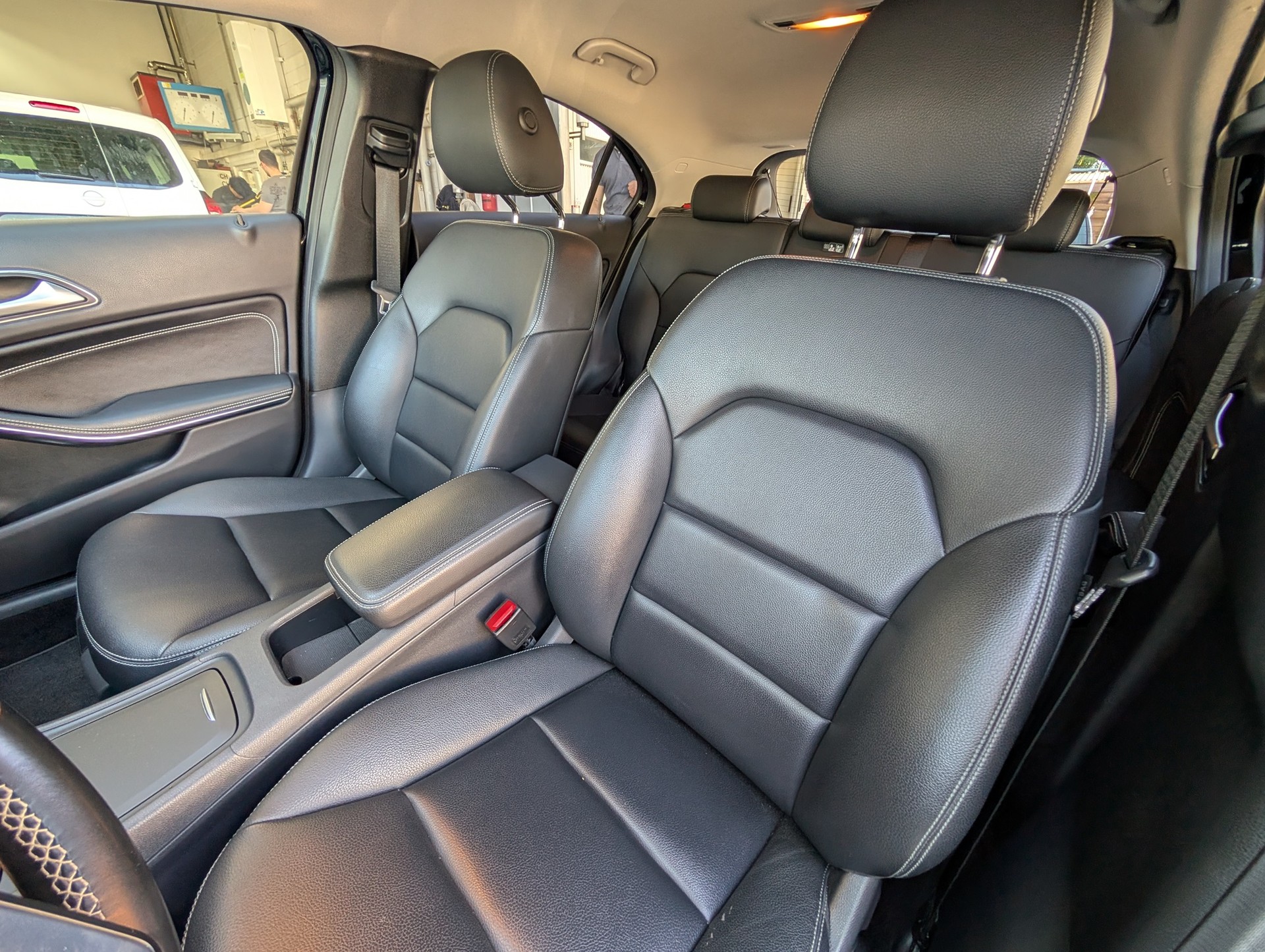 MERCEDES-BENZ A 200 Urban 7G-DCT-image-10