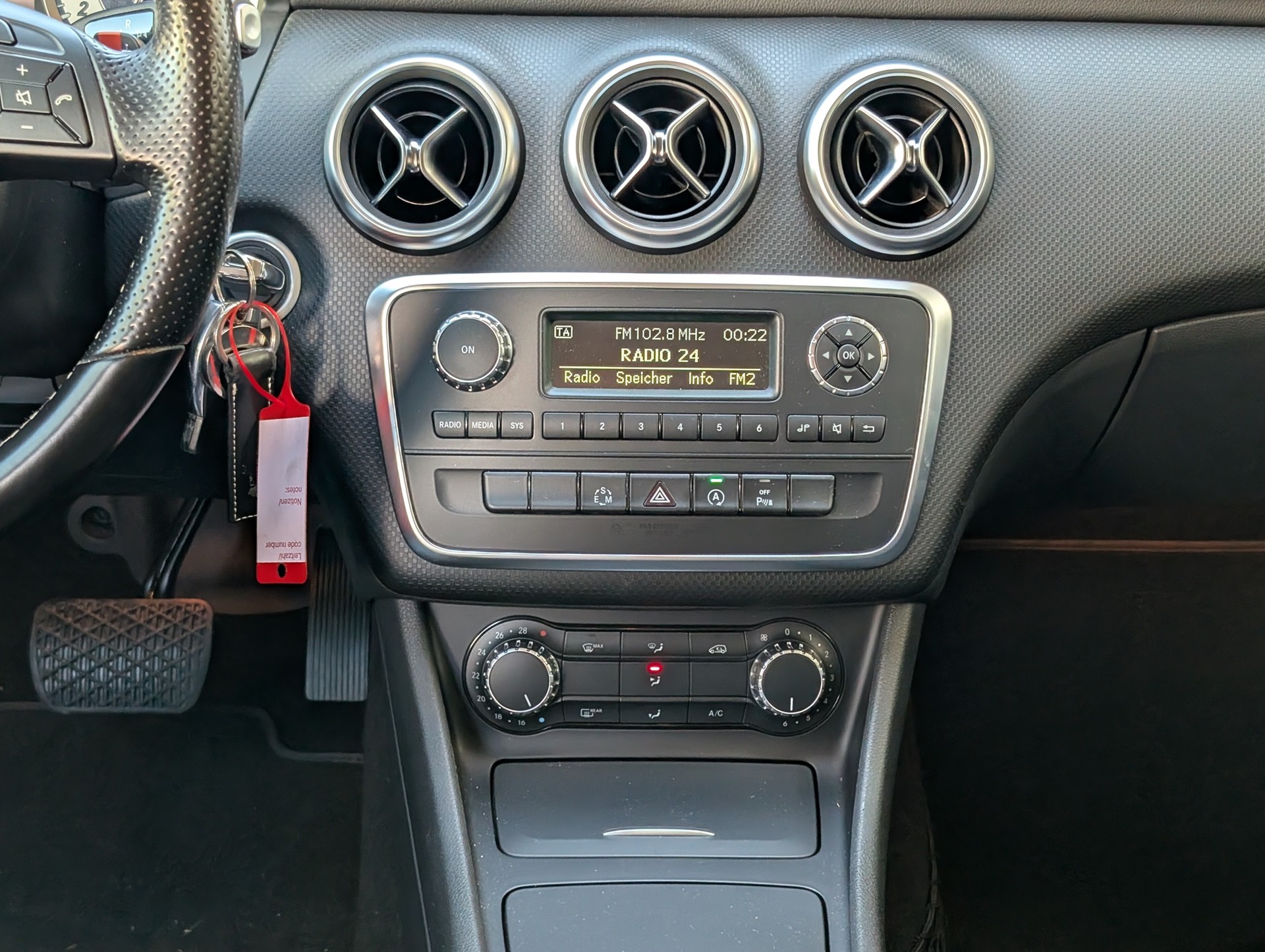 MERCEDES-BENZ A 200 Urban 7G-DCT-image-11