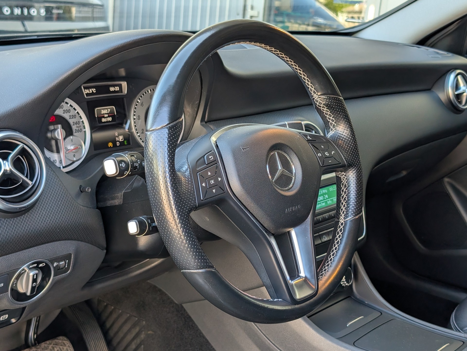 MERCEDES-BENZ A 200 Urban 7G-DCT-image-15