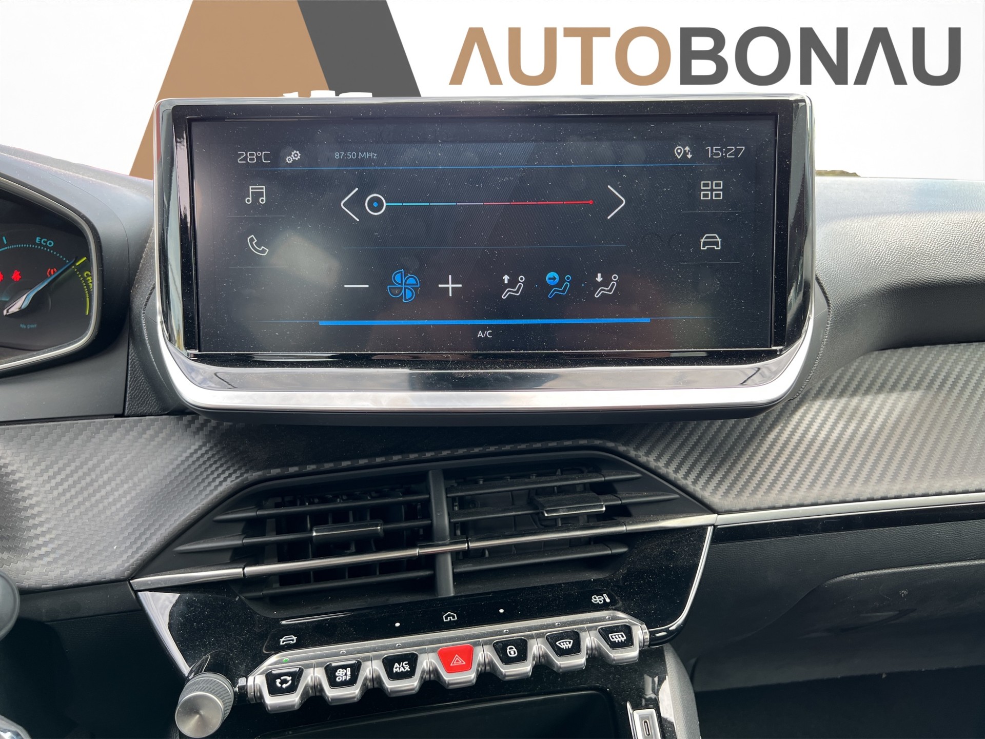 PEUGEOT 208 1.2 Hybrid Style-image-18