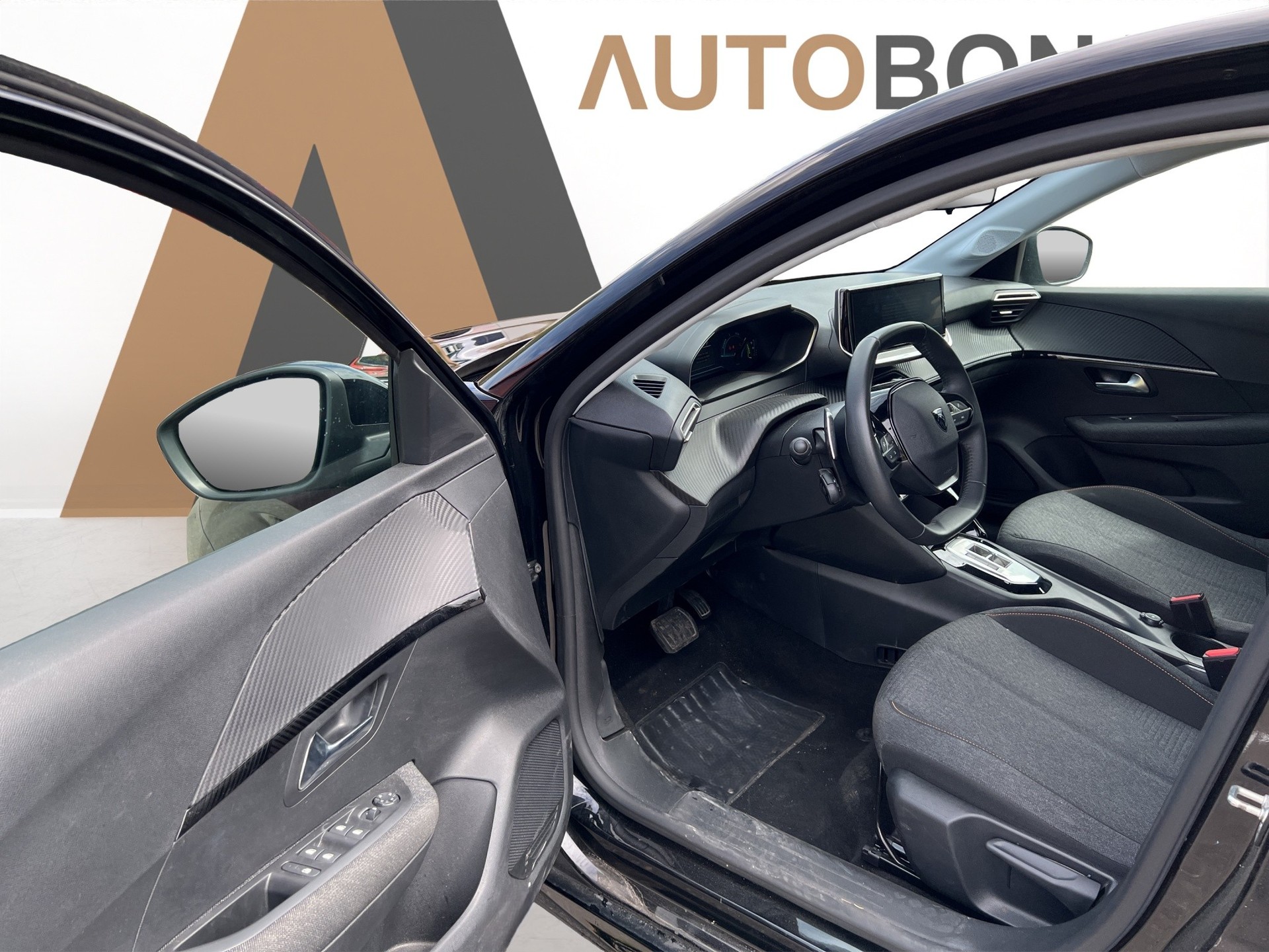 PEUGEOT 208 1.2 Hybrid Style-image-9