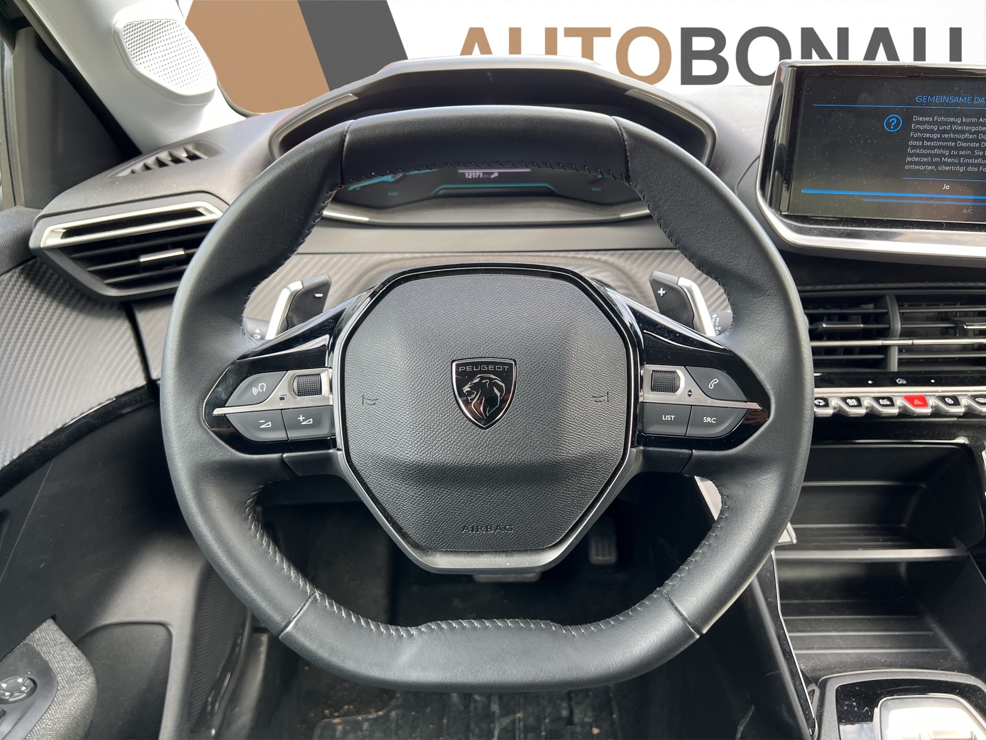 PEUGEOT 208 1.2 Hybrid Style-image-15