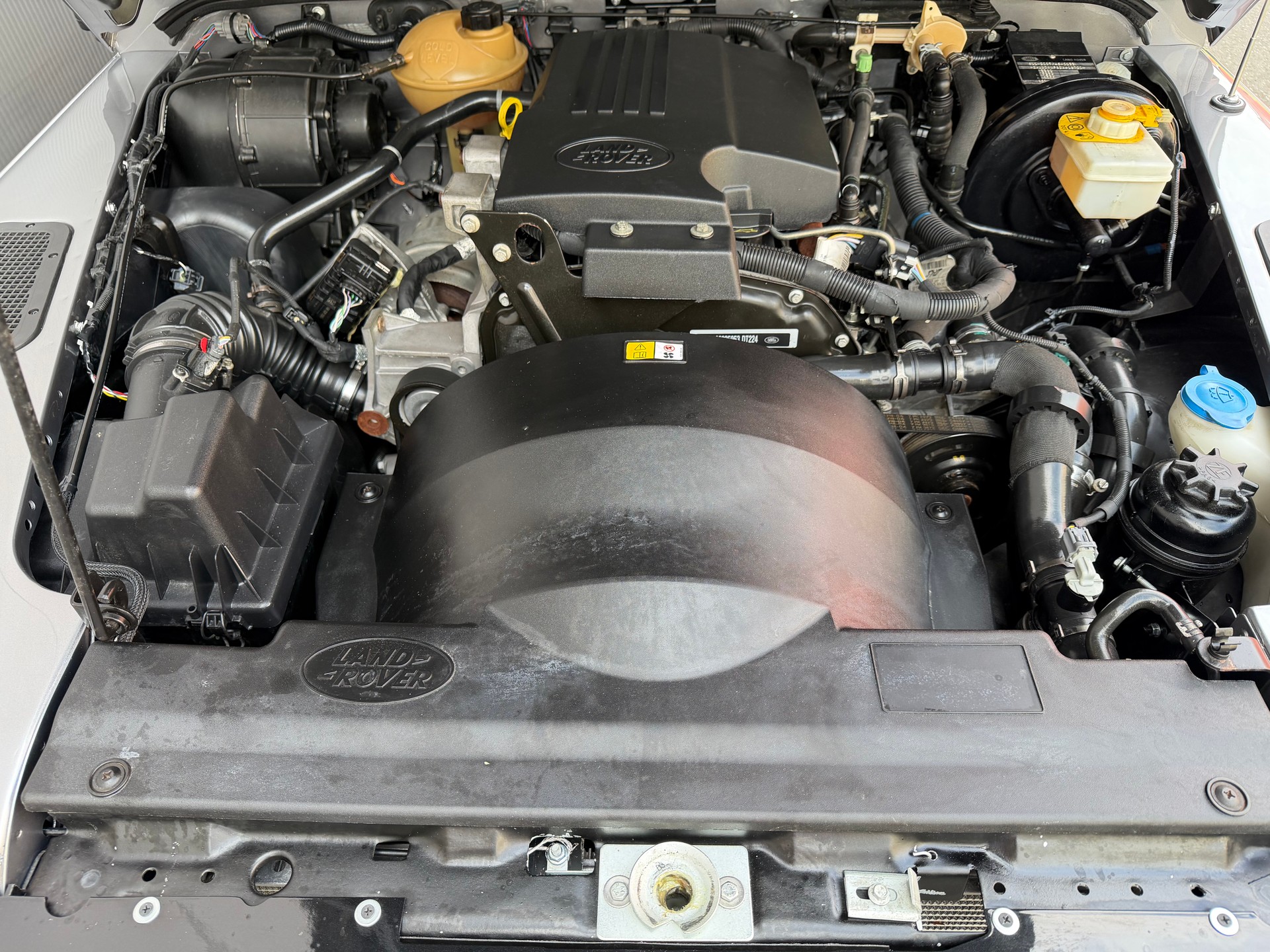 LAND ROVER Defender 130 TD4 2.2 VERZINKT-image-9