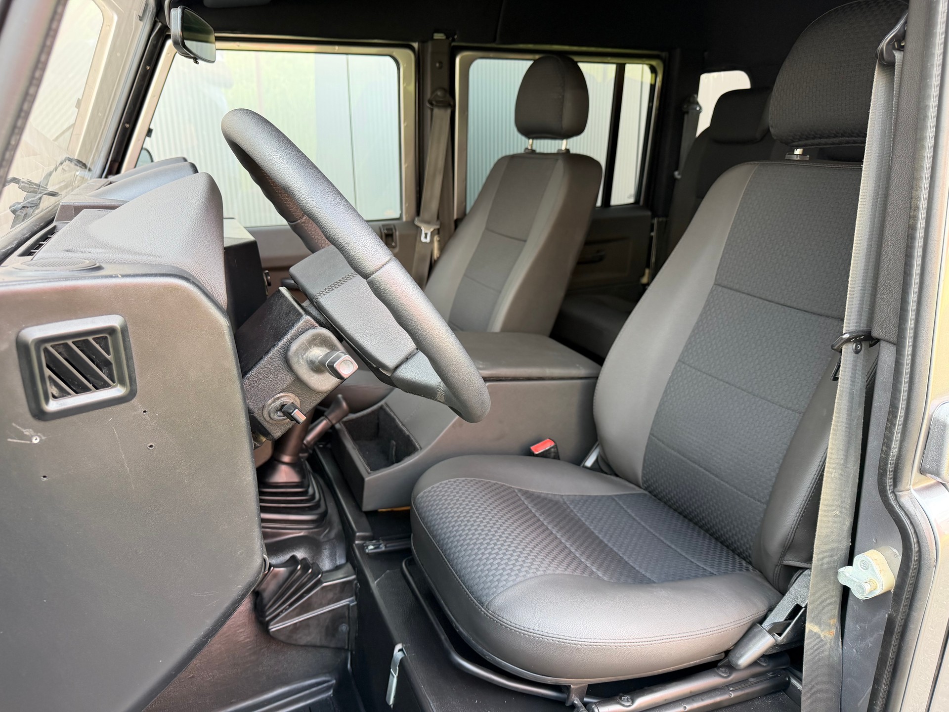 LAND ROVER Defender 130 TD4 2.2 VERZINKT-image-6