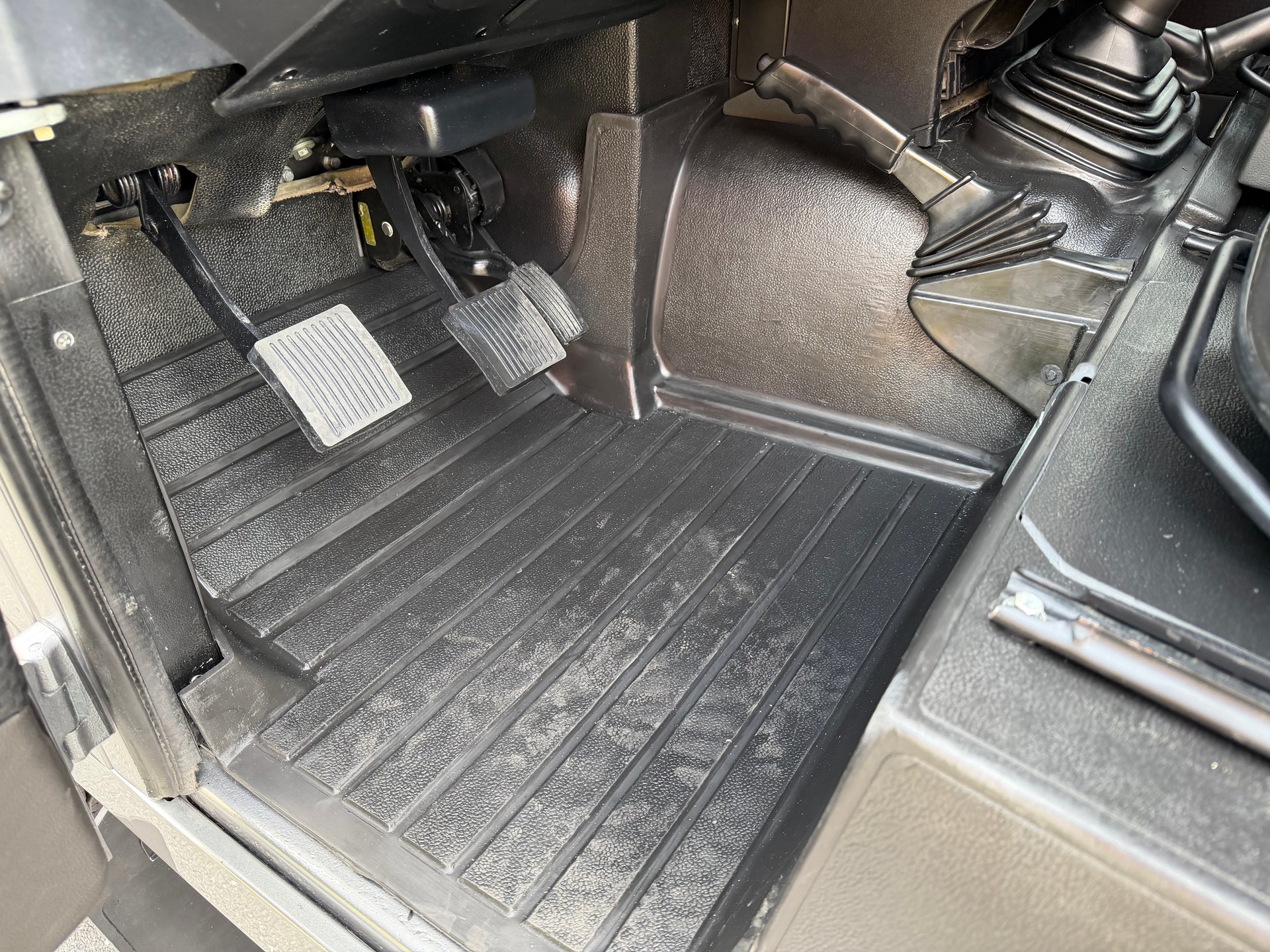 LAND ROVER Defender 130 TD4 2.2 VERZINKT-image-27