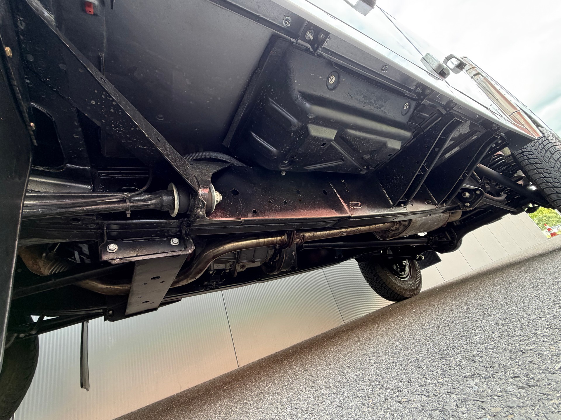 LAND ROVER Defender 130 TD4 2.2 VERZINKT-image-11