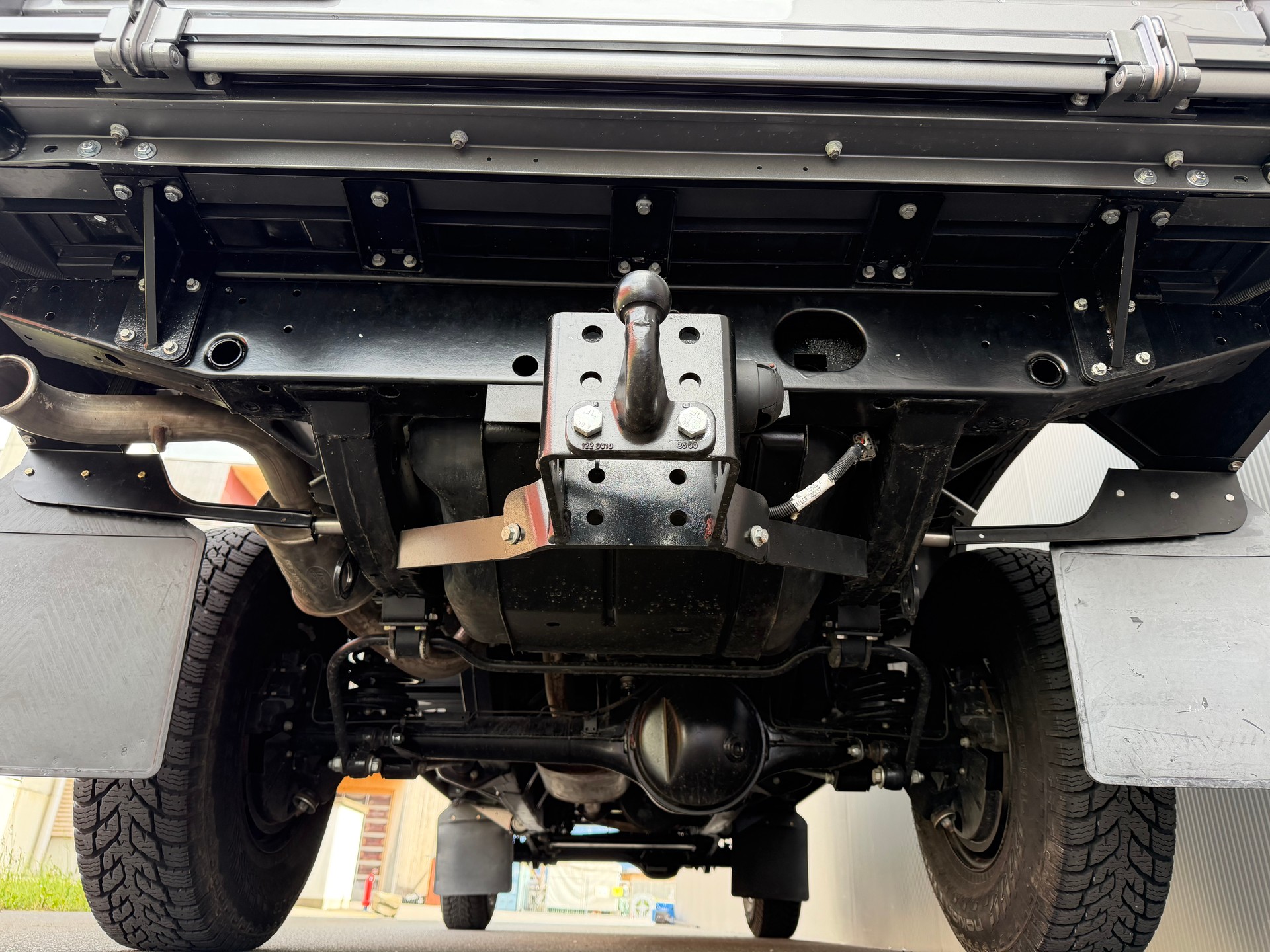 LAND ROVER Defender 130 TD4 2.2 VERZINKT-image-12