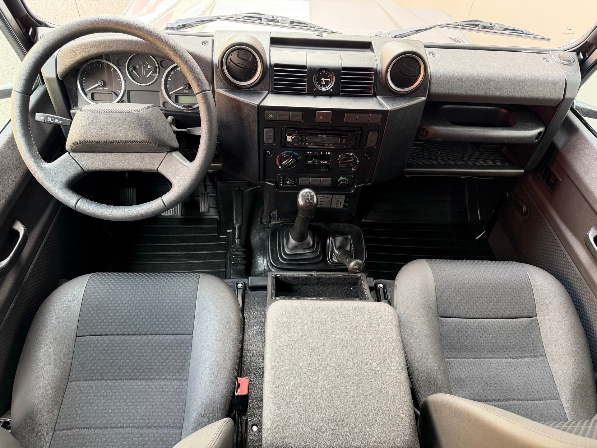 LAND ROVER Defender 130 TD4 2.2 VERZINKT-image-7