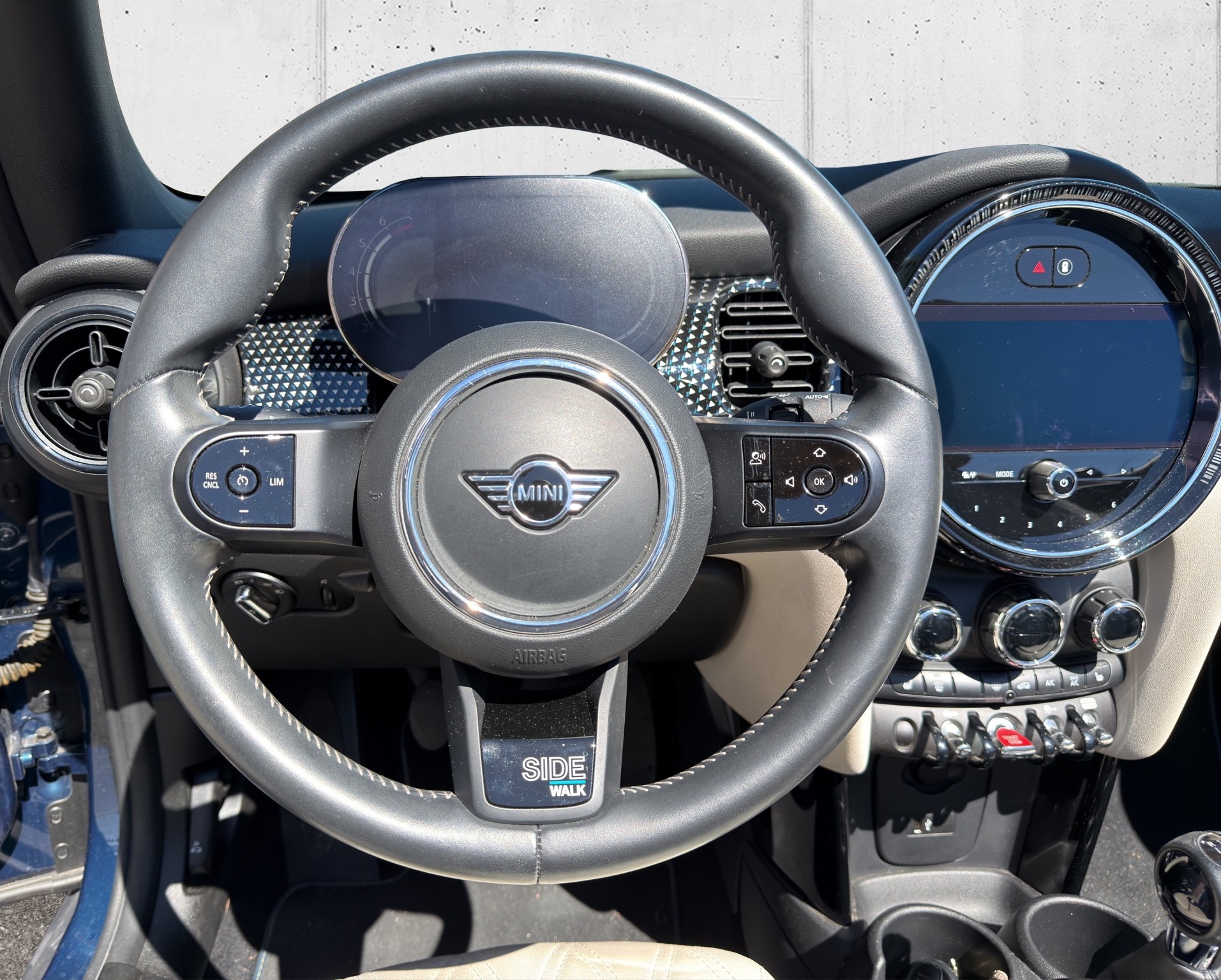 MINI Cooper Cabriolet-image-13