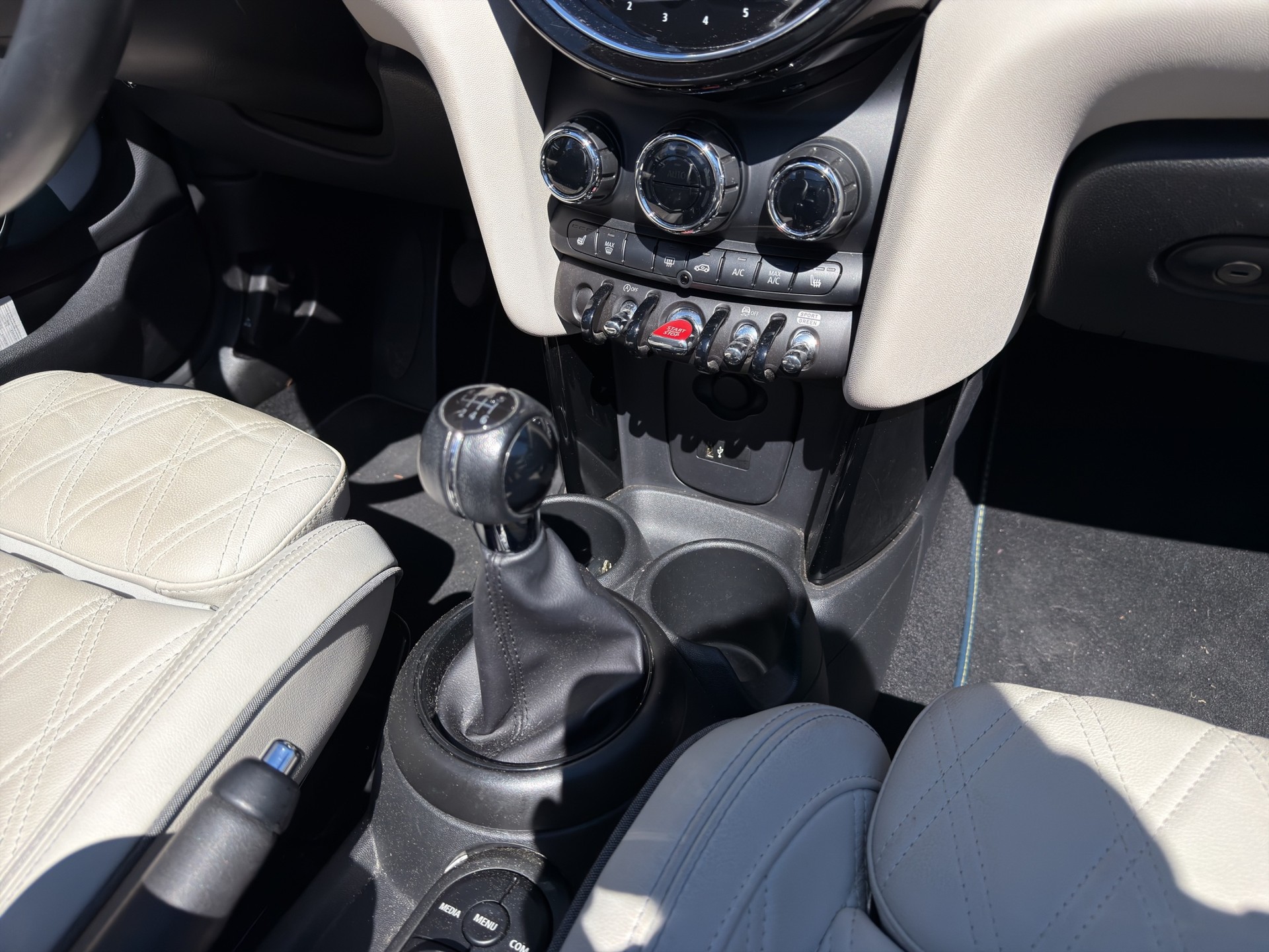 MINI Cooper Cabriolet-image-21